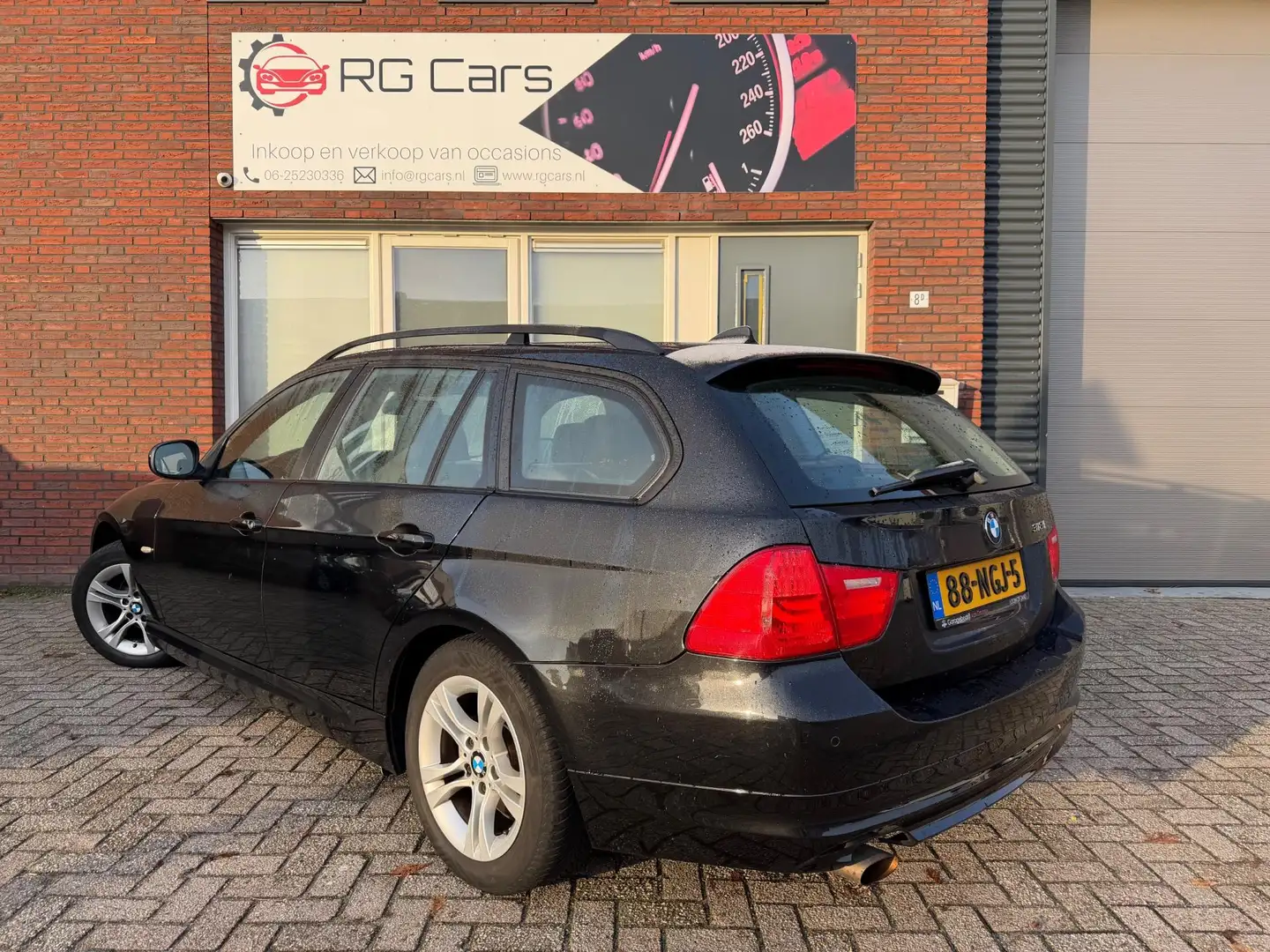 BMW 318 3-serie Touring 318i Business Line / Navi / PDC / Negro - 2
