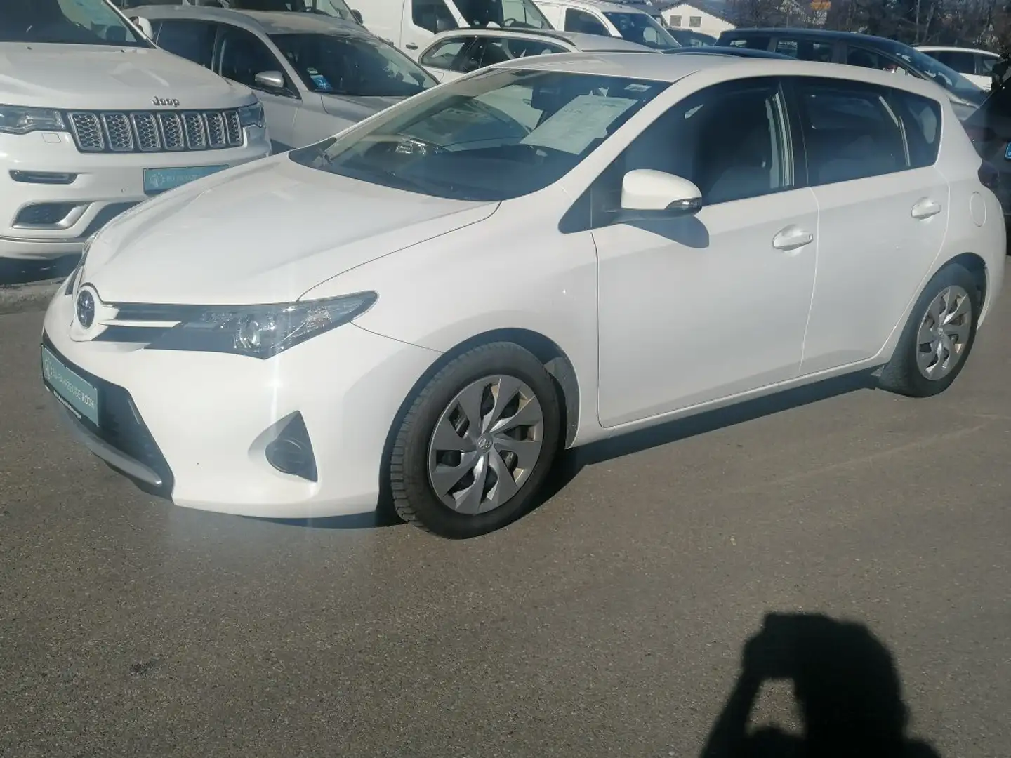 Toyota Auris Cool White - 1