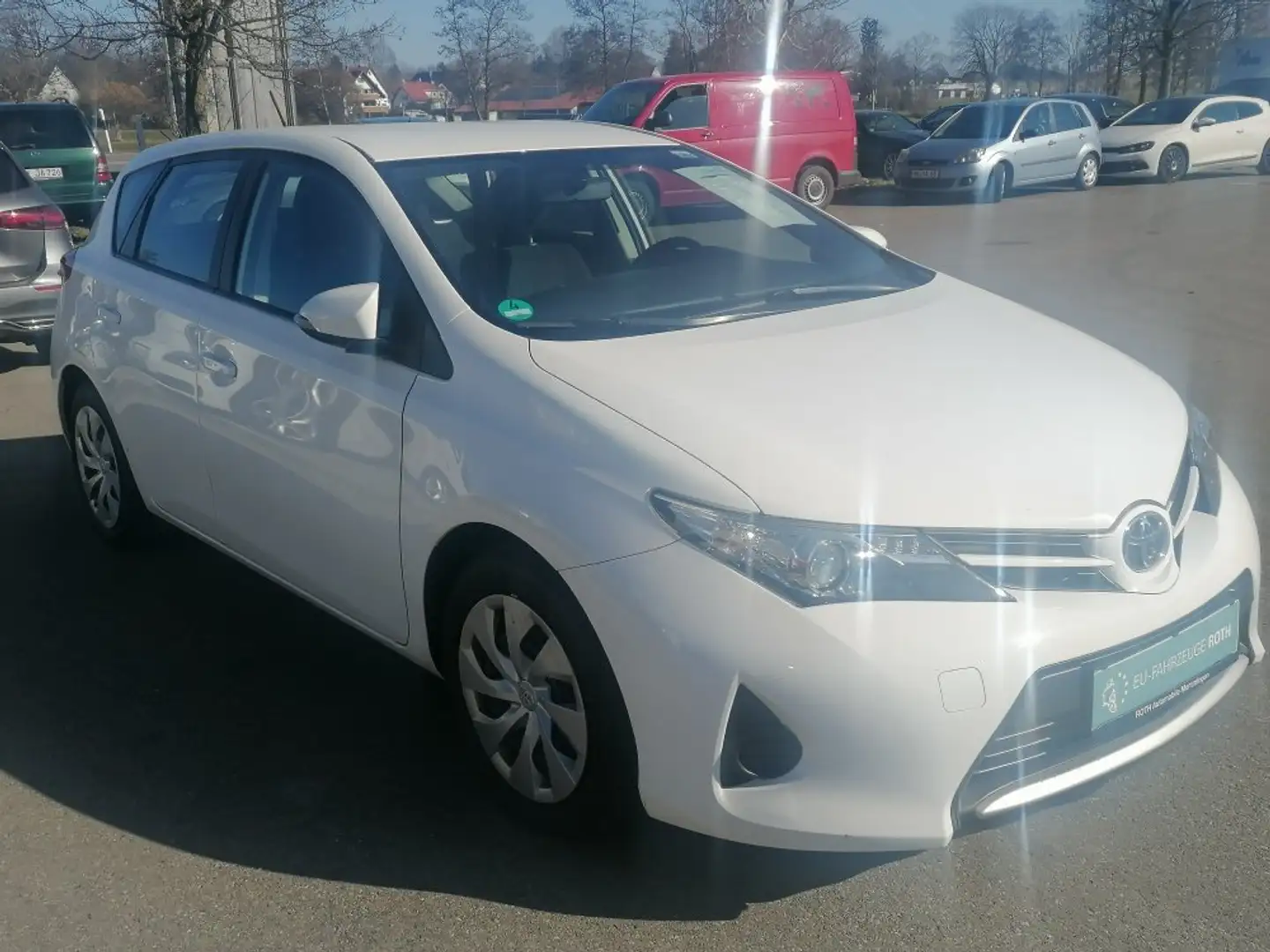 Toyota Auris Cool White - 2