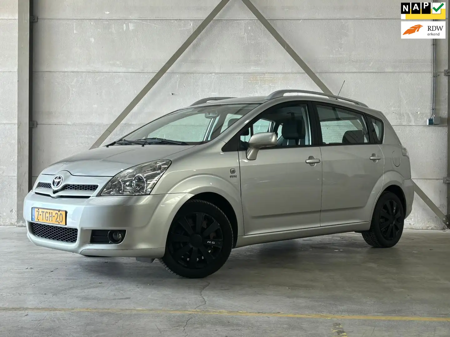 Toyota Corolla Verso 1.8 VVT-i Terra 7p. Automaat Navi Grijs - 1