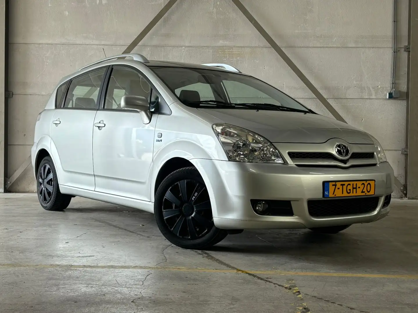 Toyota Corolla Verso 1.8 VVT-i Terra 7p. Automaat Navi Grijs - 2