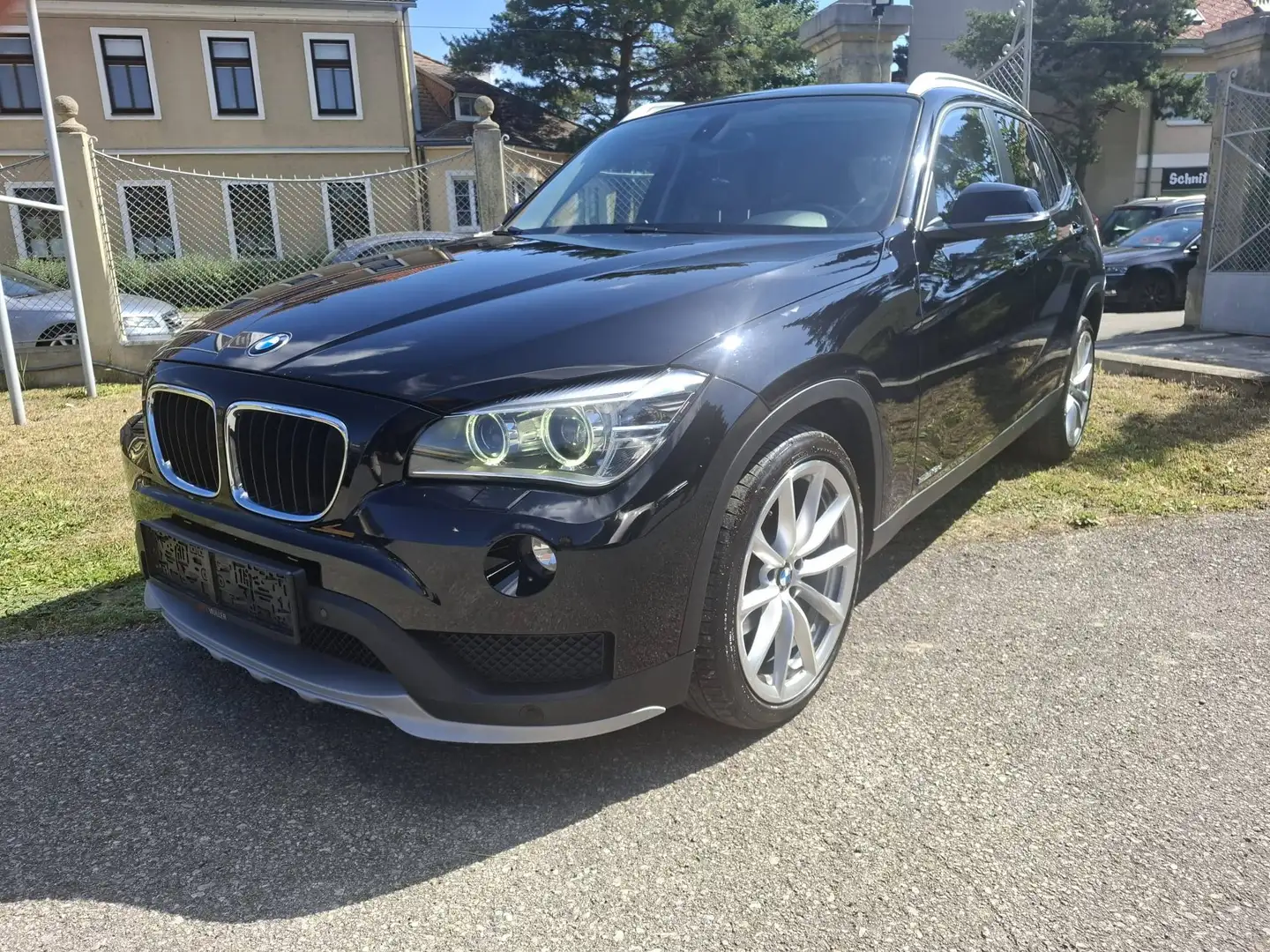BMW X1 sDrive 16 d Österreich Paket Schwarz - 2