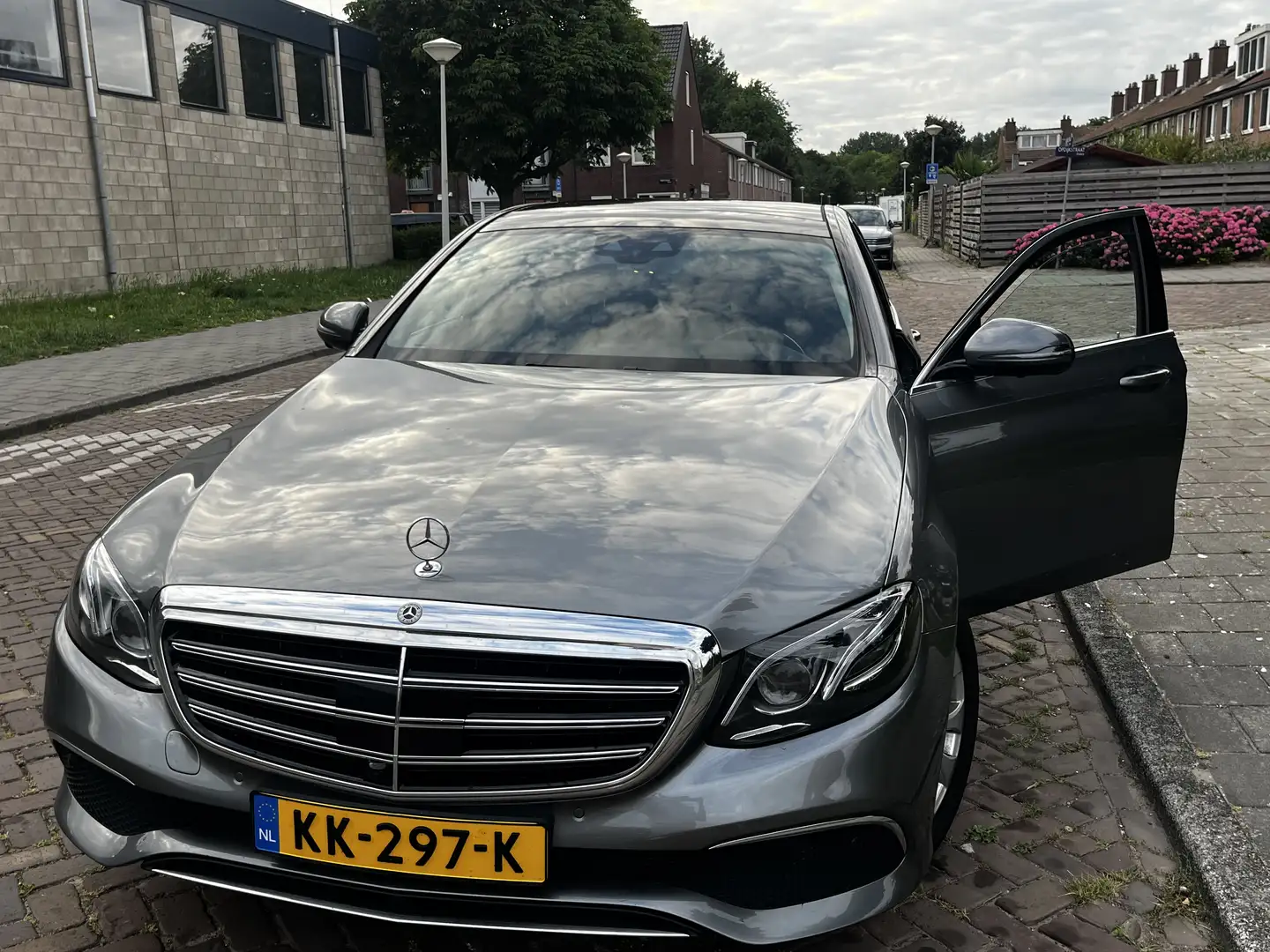 Mercedes-Benz E 200 Prestige Plus Grijs - 2