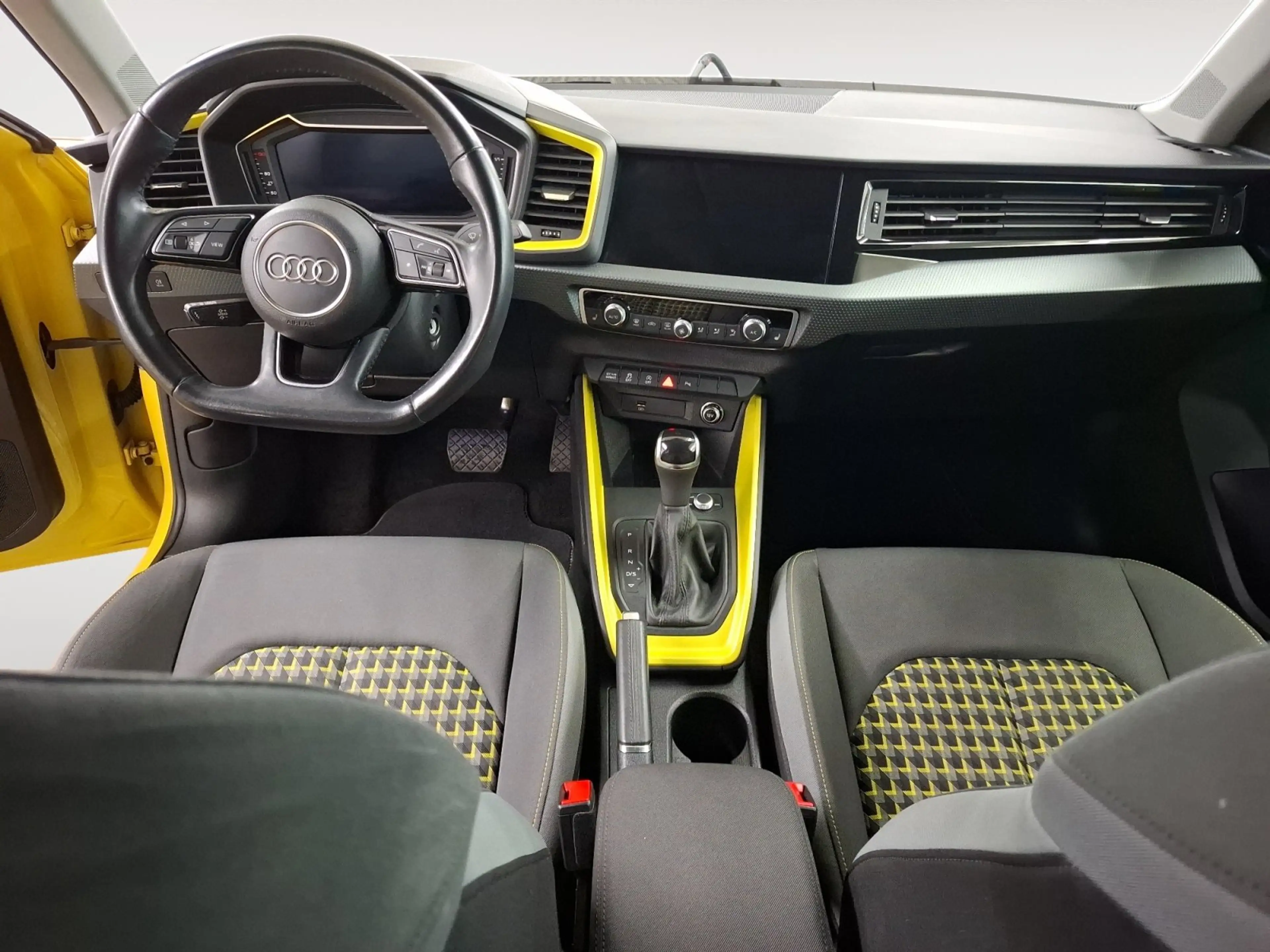 Audi A1 Sportback 40 TFSI S-Line SHZ Navi PDC — photo 9