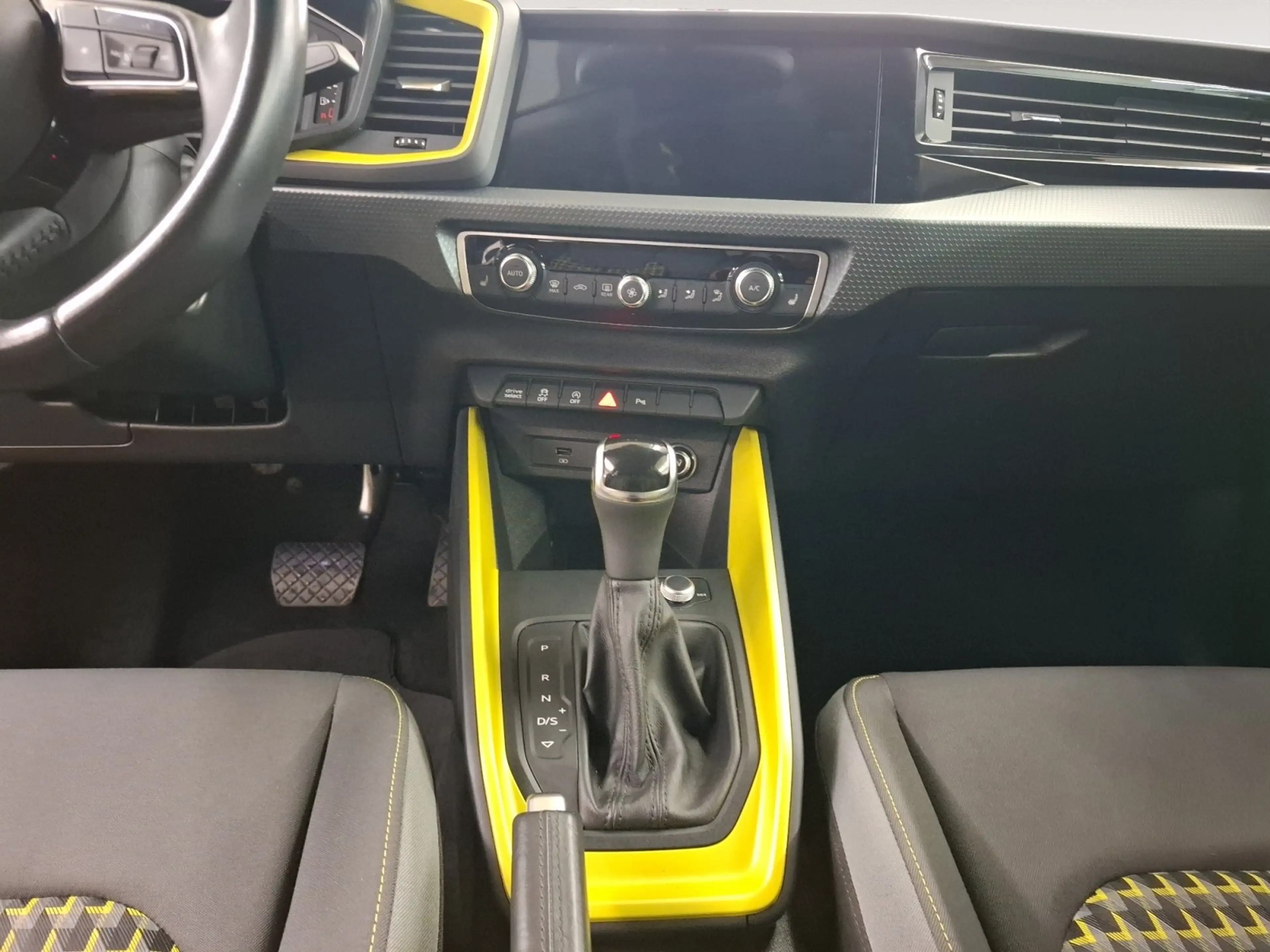 Audi A1 Sportback 40 TFSI S-Line SHZ Navi PDC — photo 10