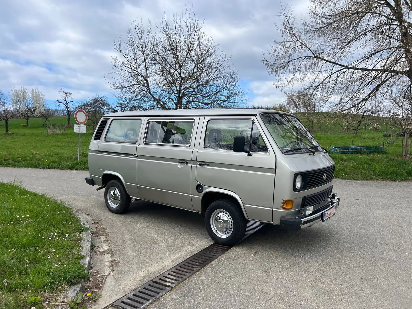 Volkswagen T3 Caravelle T 3 Caravelle GL 1.9 WBX Oldtimer Серебристый - 1