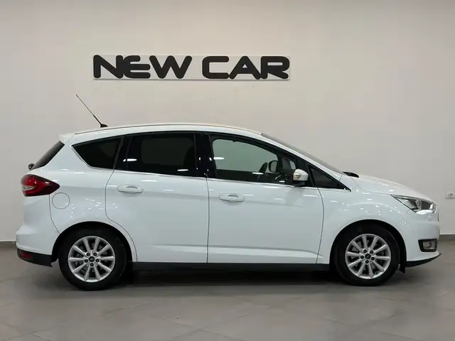 Ford C-Max view 4