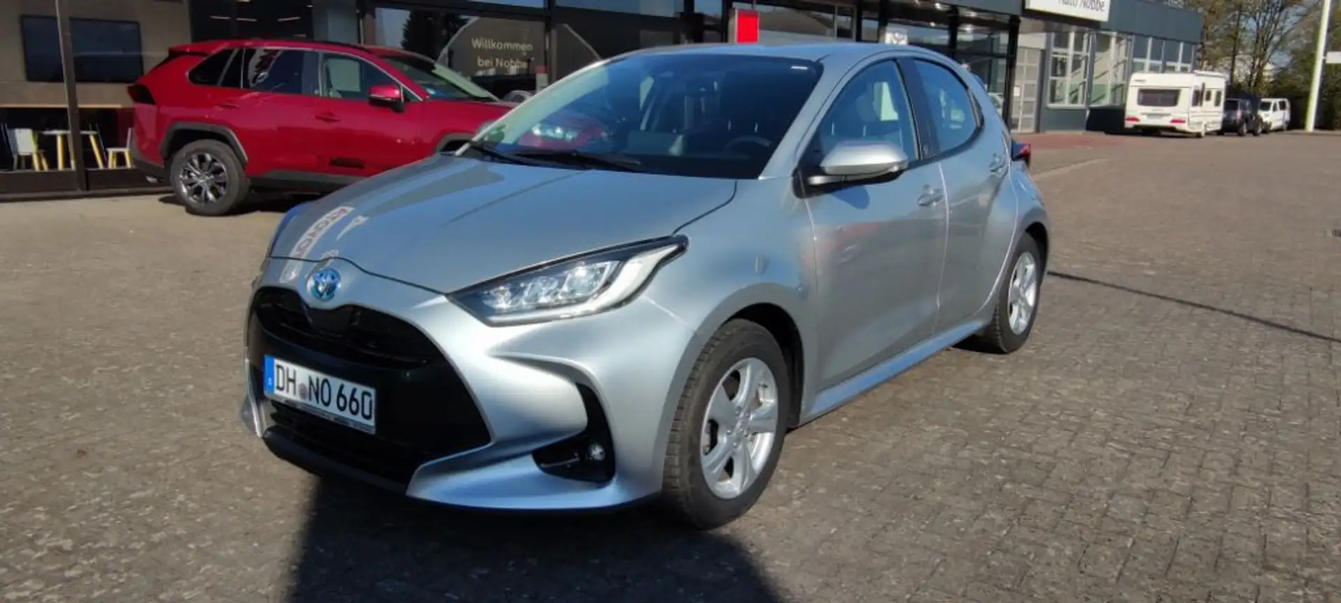Toyota Yaris Hybrid 1.5 VVT-i Team Deutschland Plateado - 2