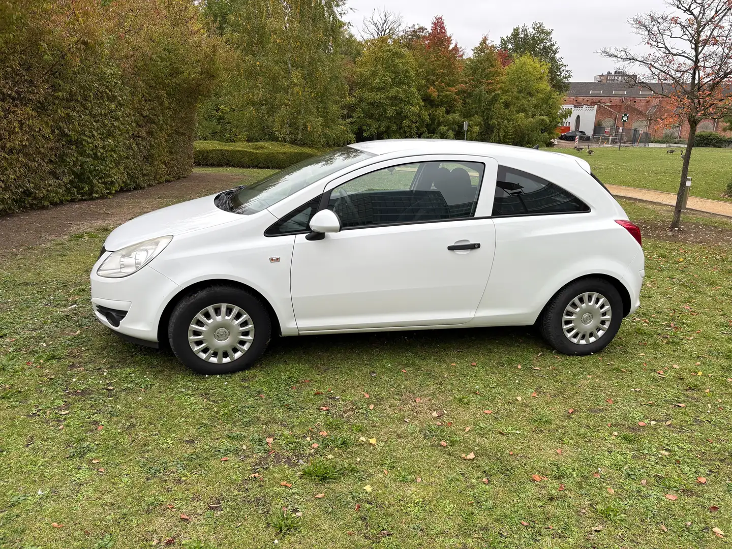 Opel Corsa Corsa 1.0 12V Selection 110 Jahre Blanc - 1