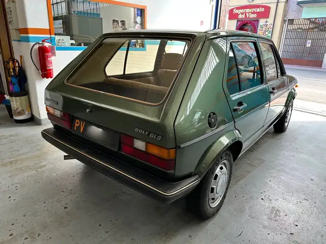 Volkswagen Golf view 3