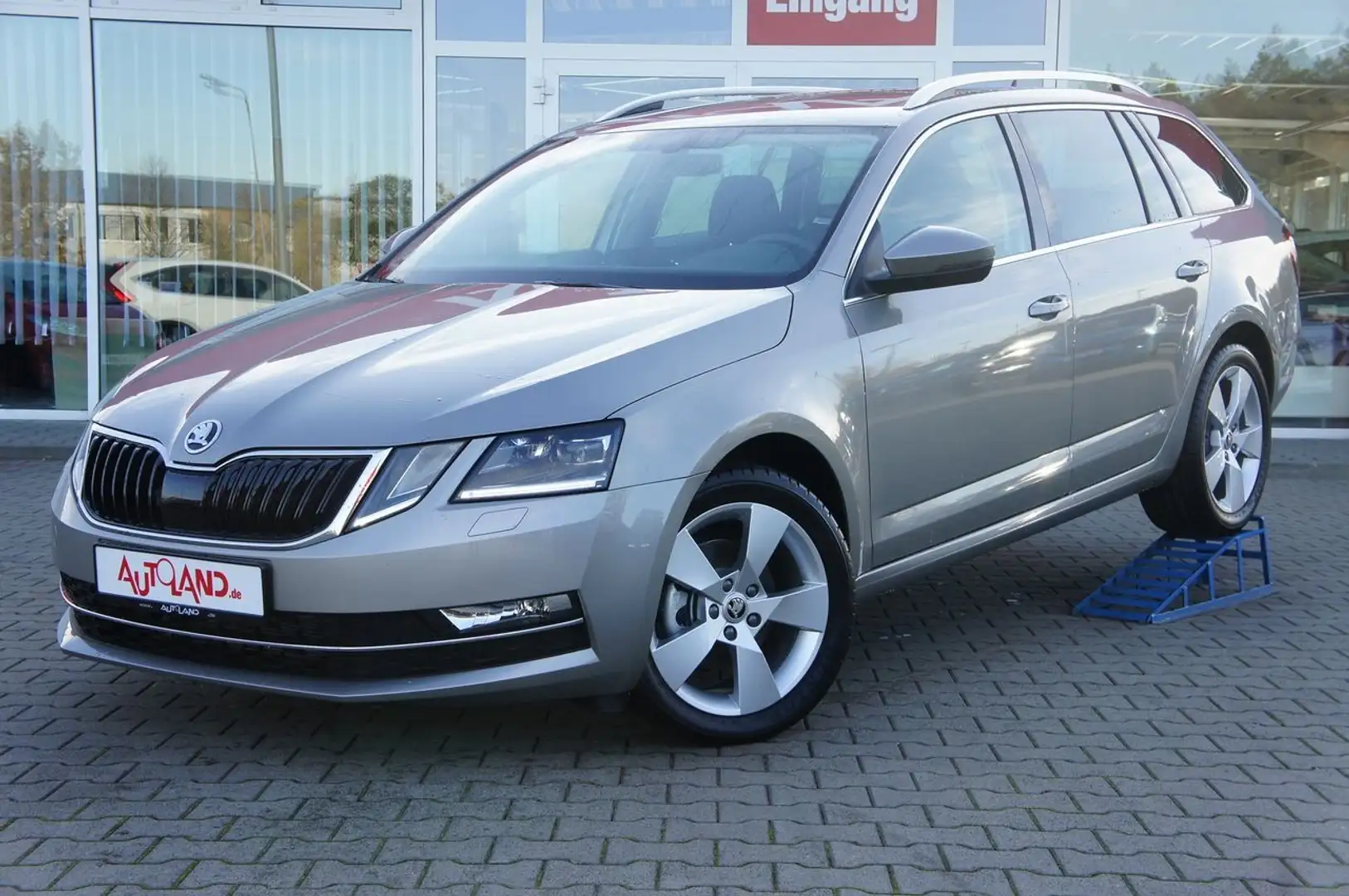 Skoda Octavia Combi 1.4 DSG LED Navi Sitzheizung USB Beige - 2
