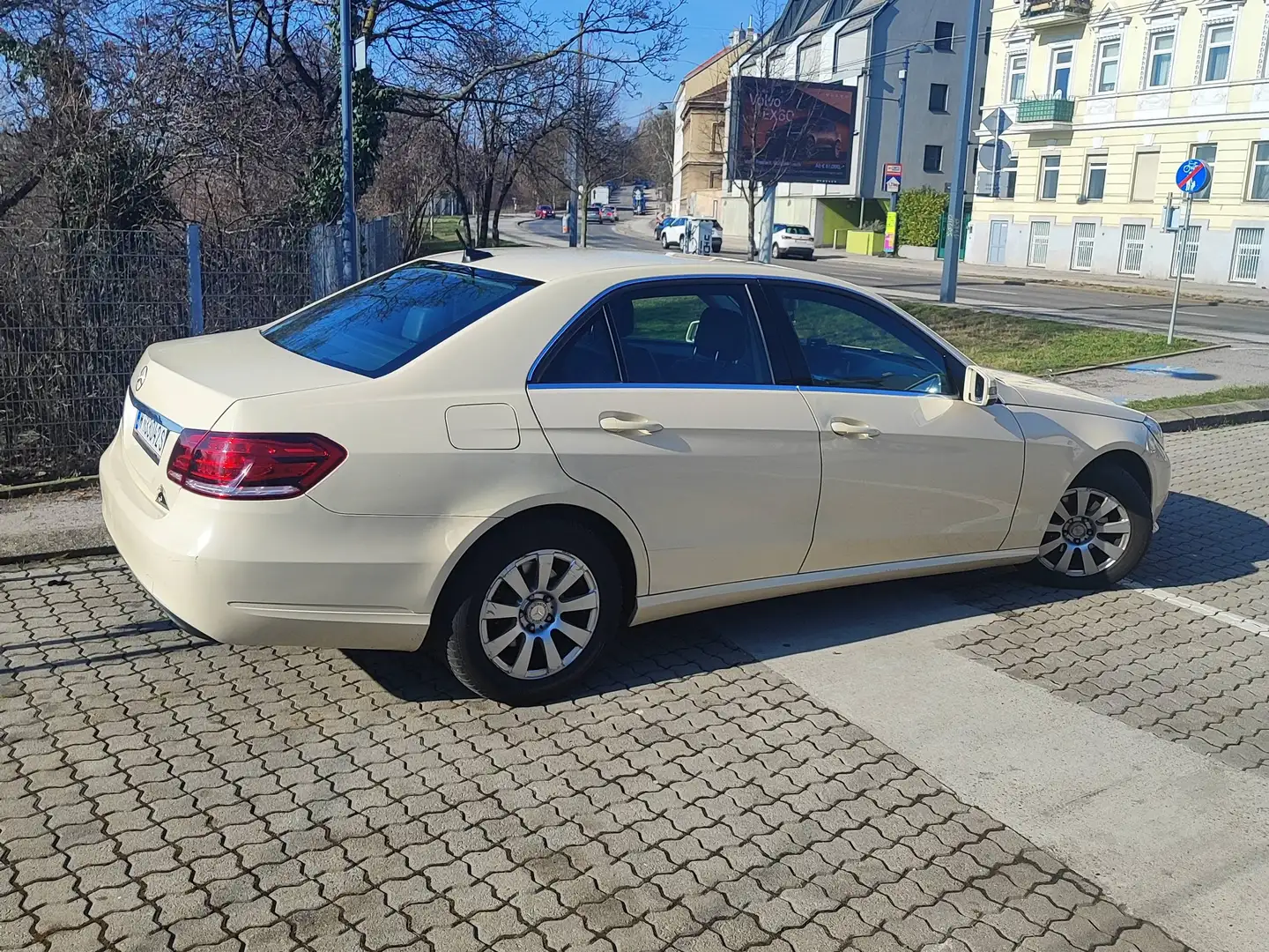 Mercedes-Benz E 200 E 200 BlueTEC A-Edition Plus Aut. A-Edition Plus Beige - 2