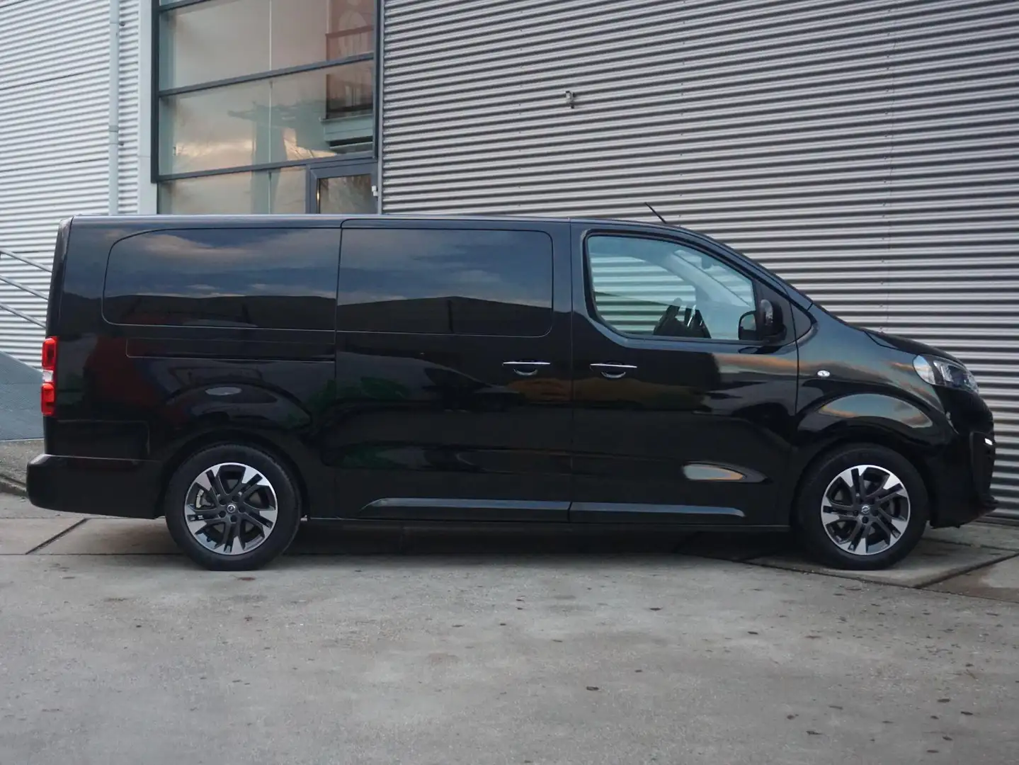 Opel Zafira Life Zafira-e 75 kWh 6-persoons VIP uitvoering, voorzie Zwart - 2