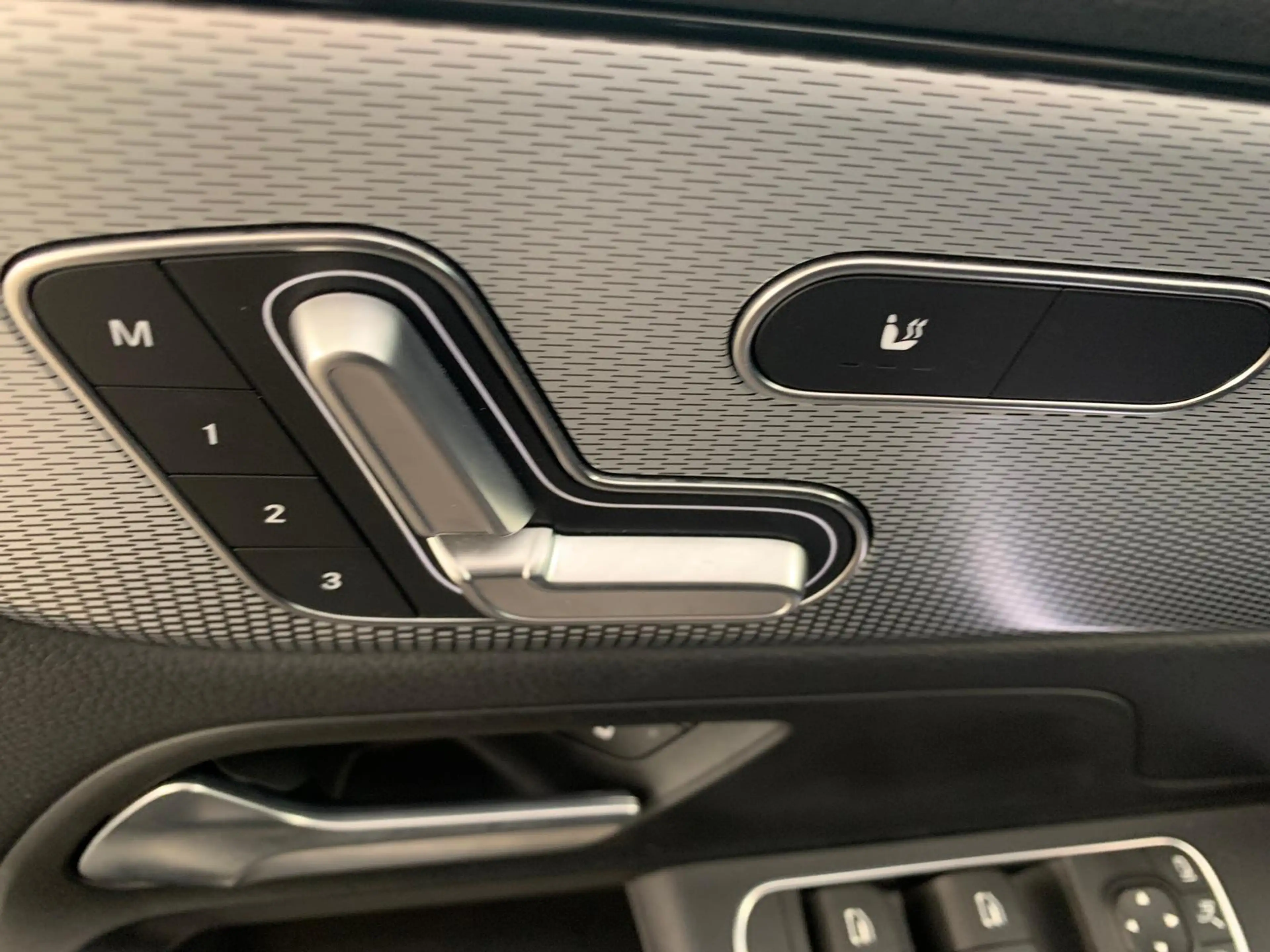 Mercedes-Benz GLA 220 Widescreen Distronic+ 360 Kam 18" Memory — photo 9