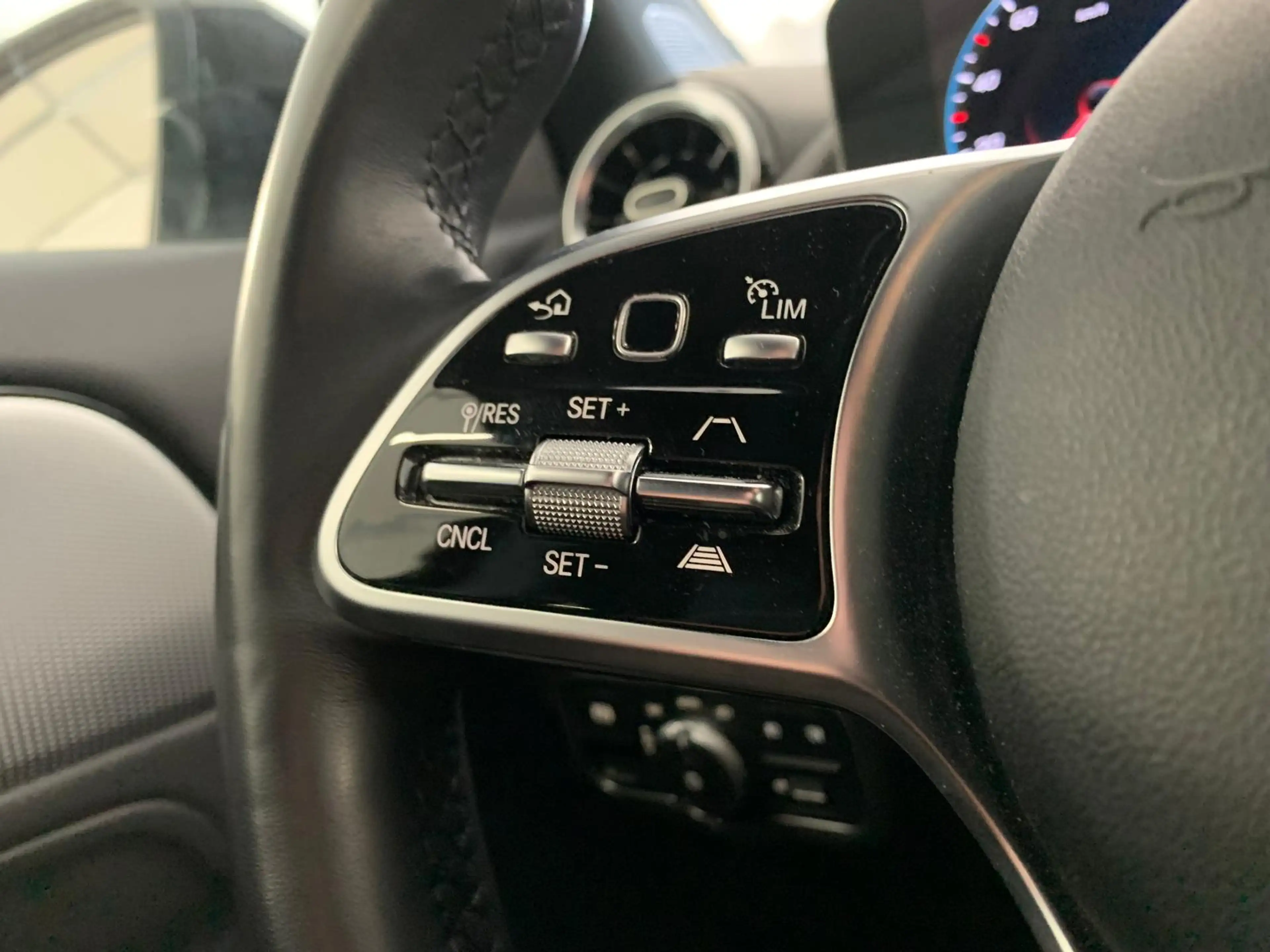 Mercedes-Benz GLA 220 Widescreen Distronic+ 360 Kam 18" Memory — photo 10