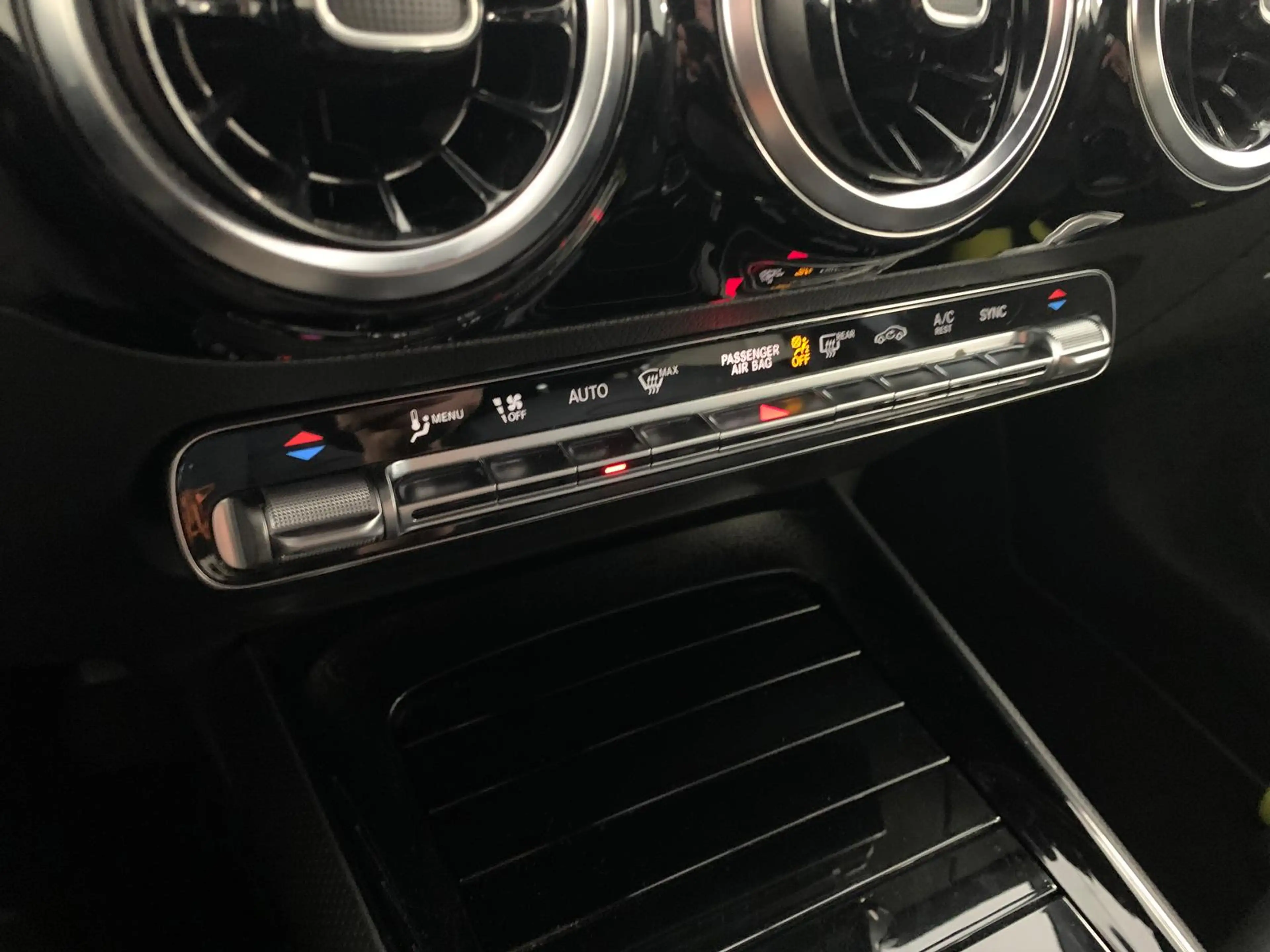 Mercedes-Benz GLA 220 Widescreen Distronic+ 360 Kam 18" Memory — photo 12