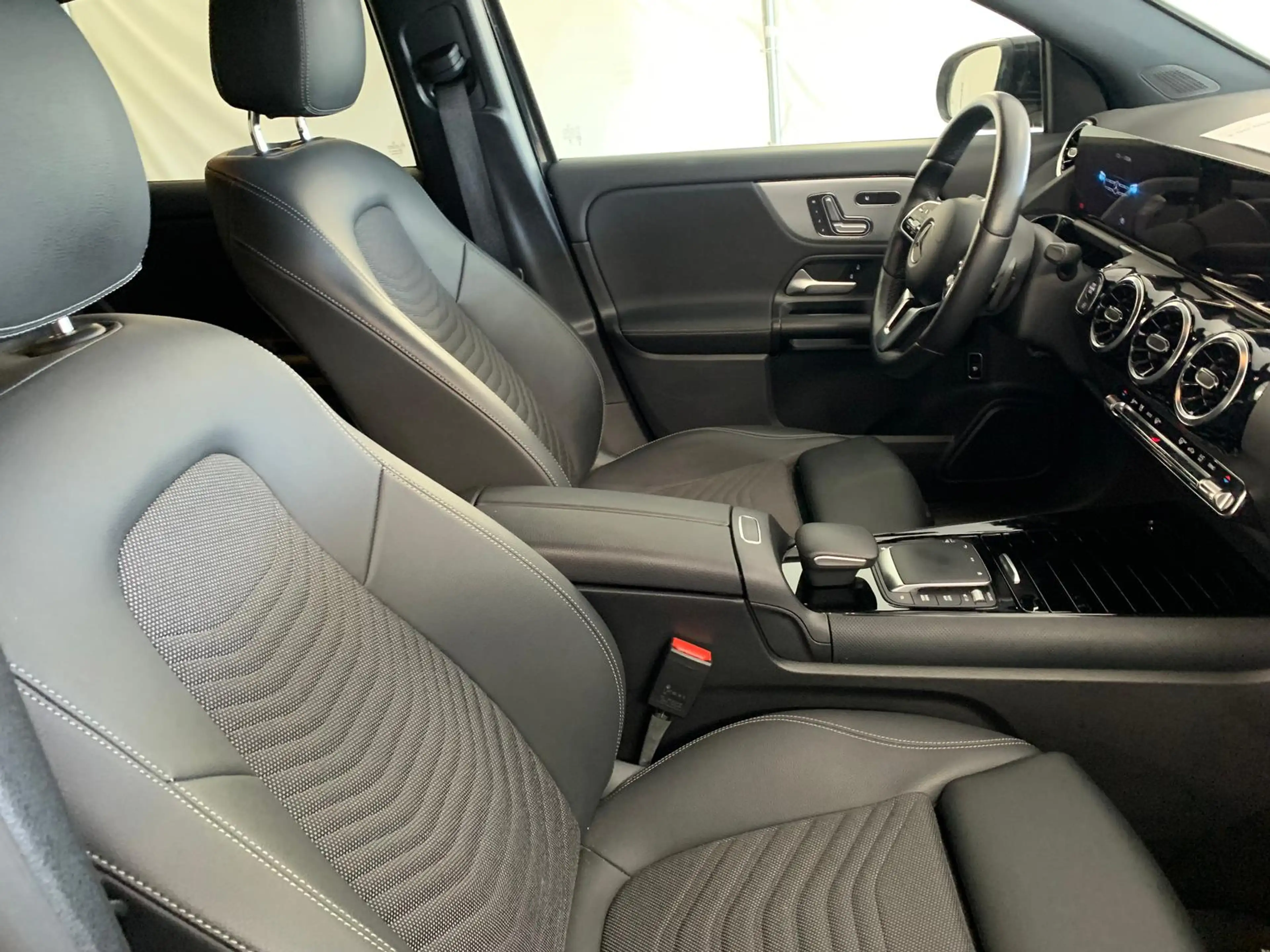 Mercedes-Benz GLA 220 Widescreen Distronic+ 360 Kam 18" Memory — photo 3