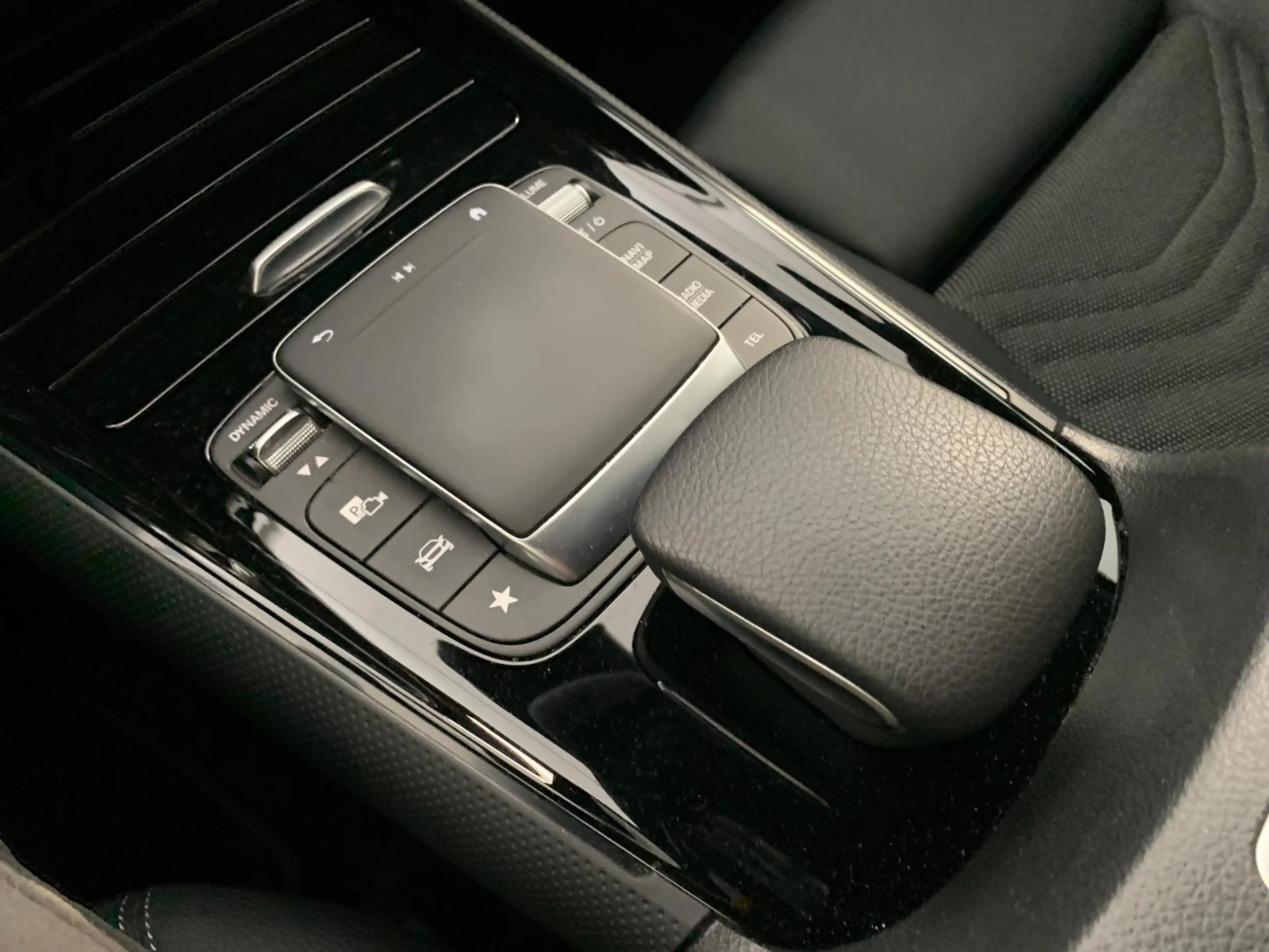 Mercedes-Benz GLA 220 Widescreen Distronic+ 360 Kam 18" Memory — photo 11