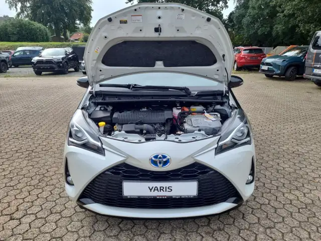 Toyota Yaris view 24