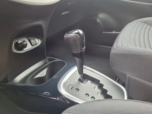 Toyota Yaris view 15