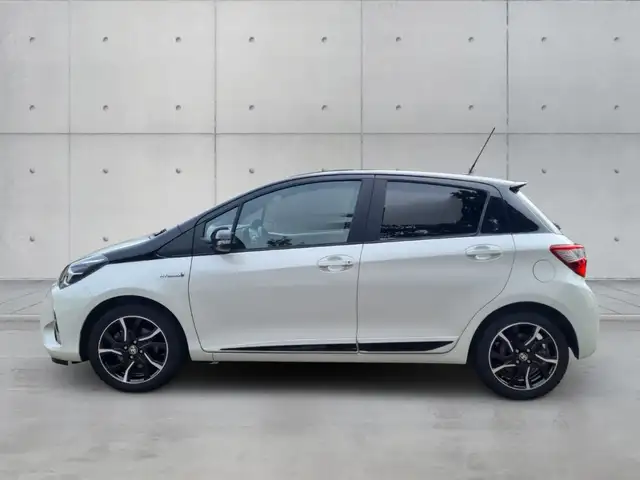 Toyota Yaris view 3