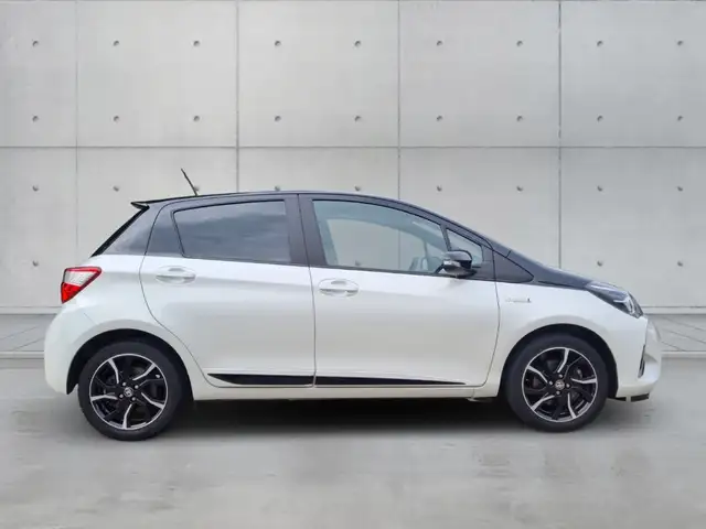 Toyota Yaris view 4