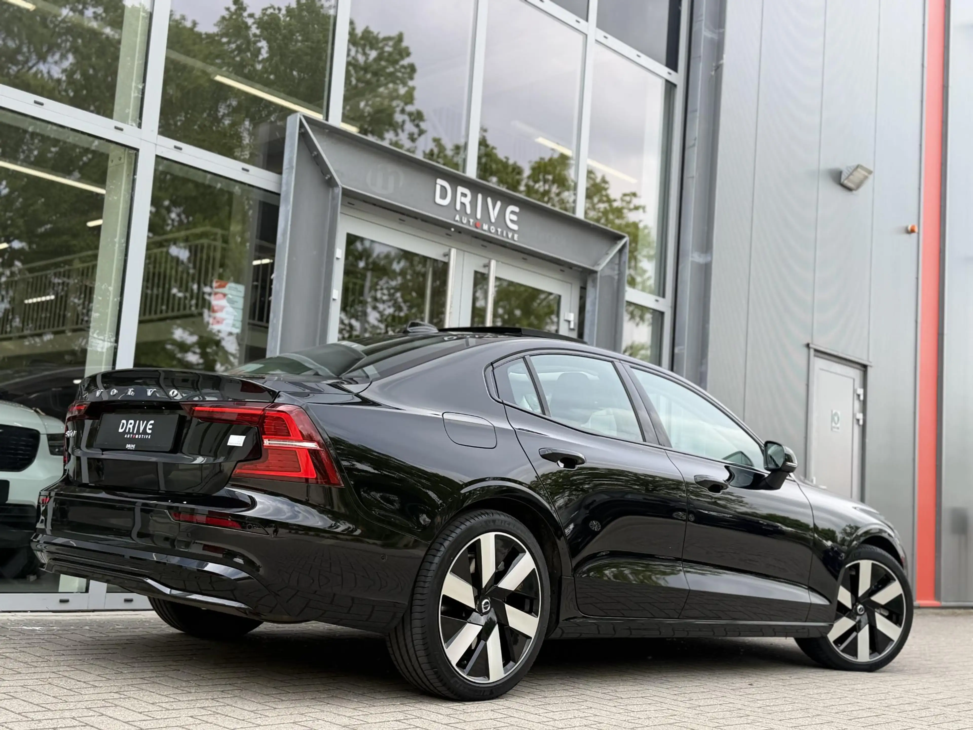 Volvo S60 2.0 Recharge T8 AWD 455PK Plus Bright |Schuif/kant — photo 35