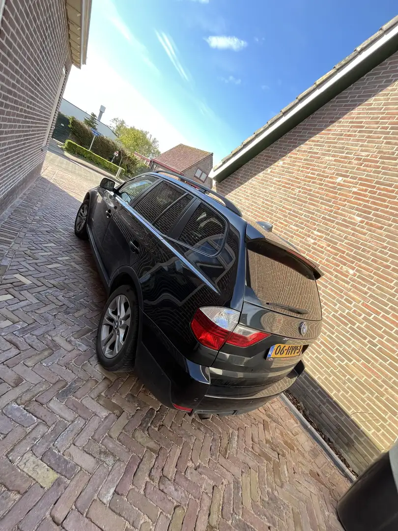 BMW 2.0i Černá - 2