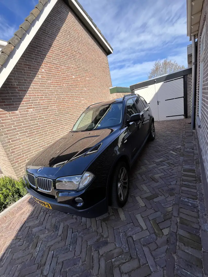 BMW 2.0i Černá - 1