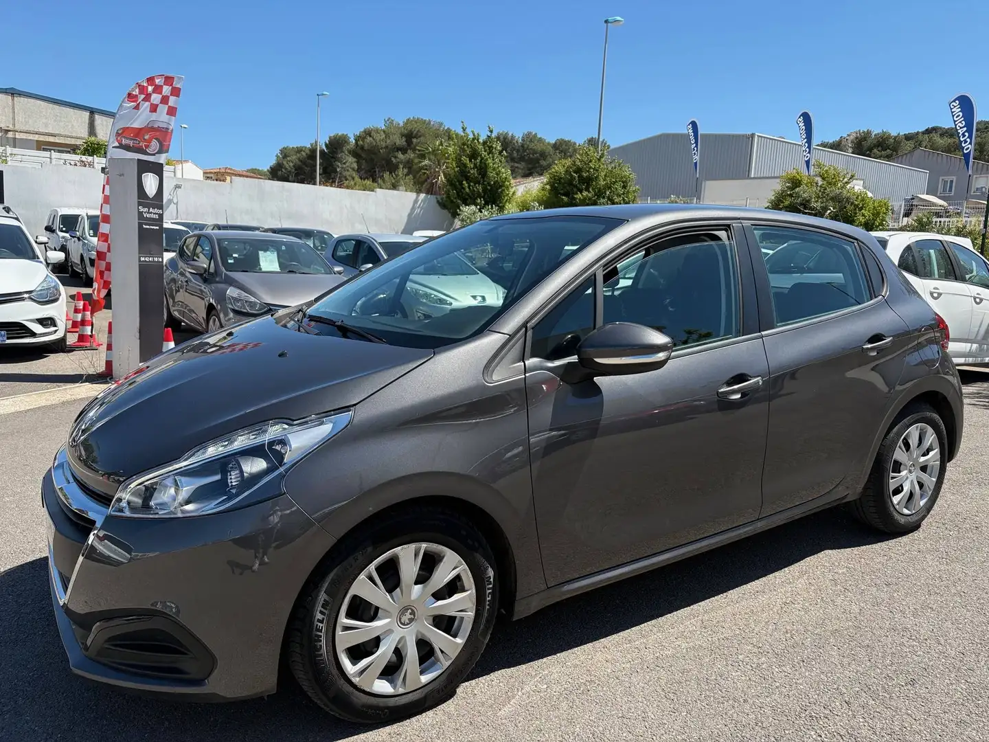 Peugeot 208 1.5 BlueHDi 100ch S\u0026amp;amp;S Active Gris - 1