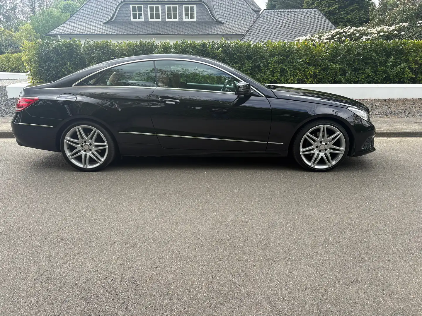 Mercedes-Benz E 350 COUPE-4M-1.HD-UNFALLFR-19AMG-SPORT-PANO-LEDER--LED Noir - 1