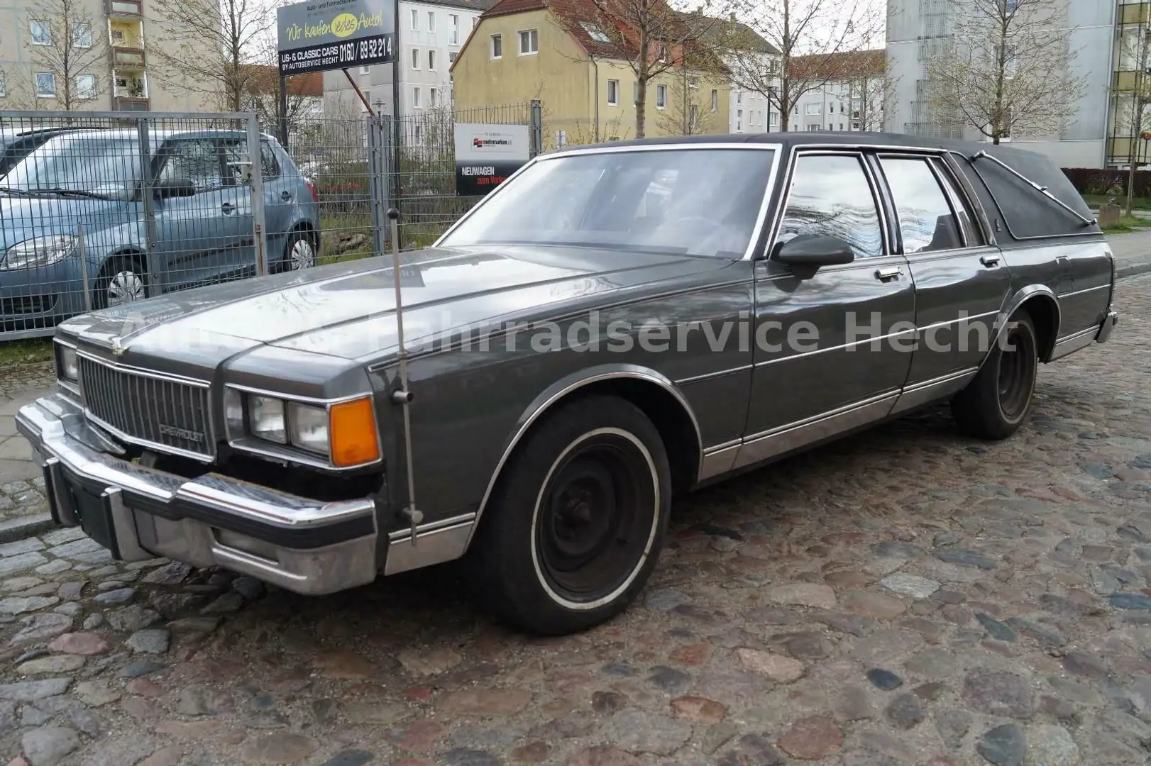 Chevrolet Caprice Classic Station Wagon Bestattungswagen Grau - 2