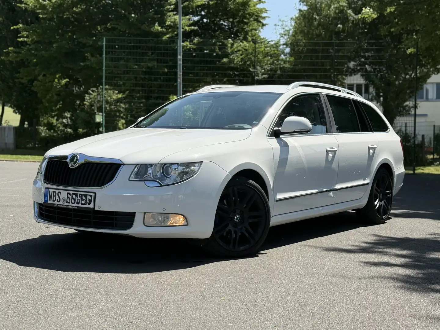 Skoda Superb Combi 2.0 TDI DSG Elegance - 1