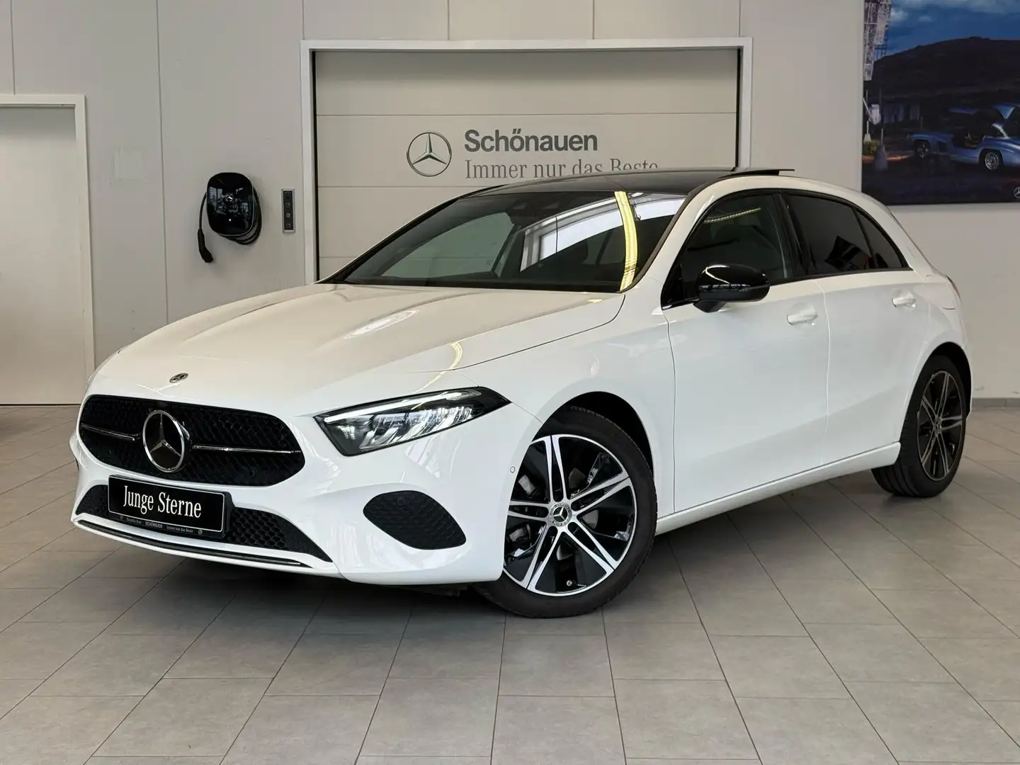 Mercedes-Benz A 200 DISTR+PANO+NIGHT+LED+KAMERA+CARPLAY+DAB Weiß - 1