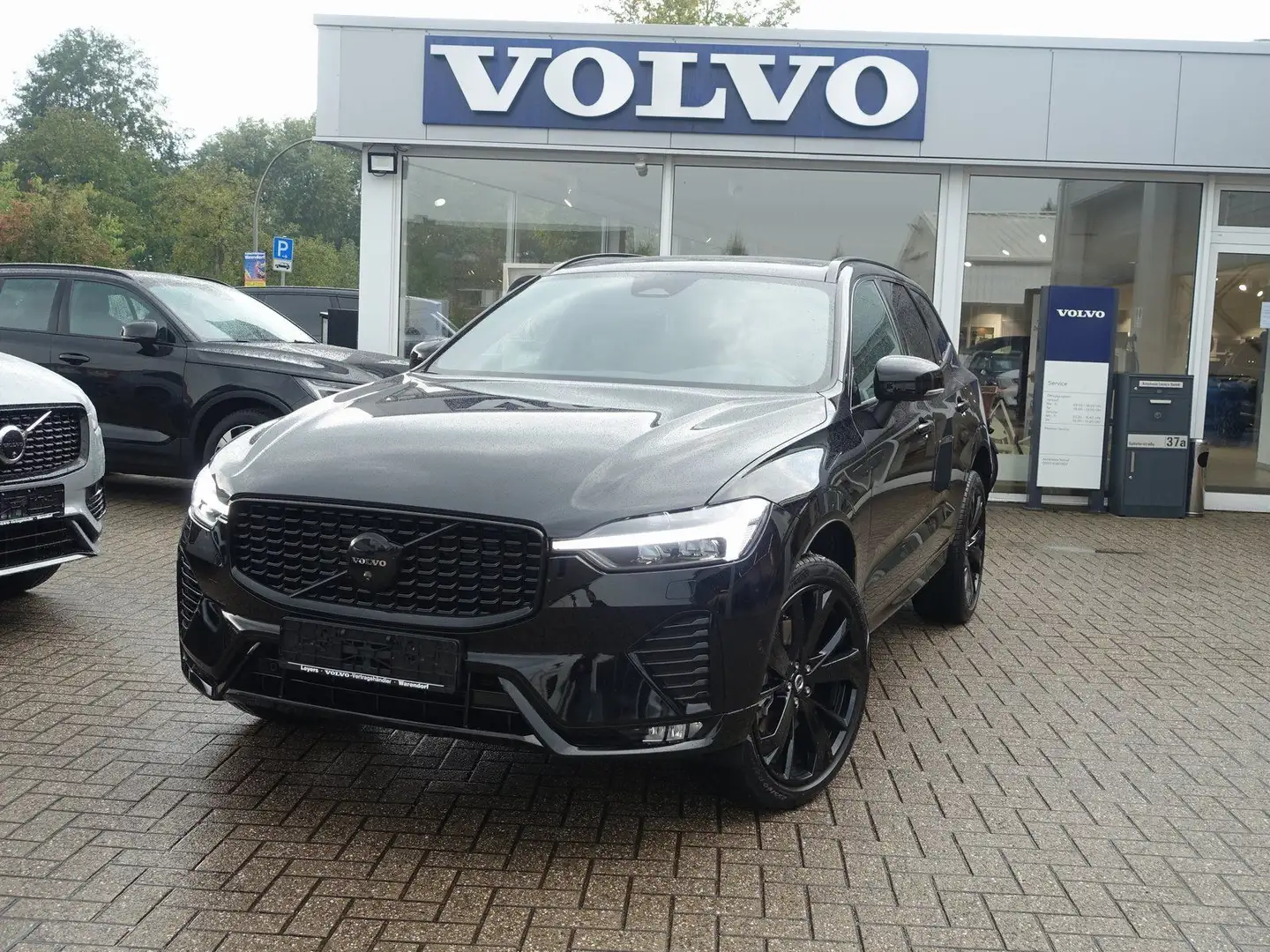 Volvo XC60 Black Edition Plus B5 AWD/FOURC/H&K/360° Schwarz - 1