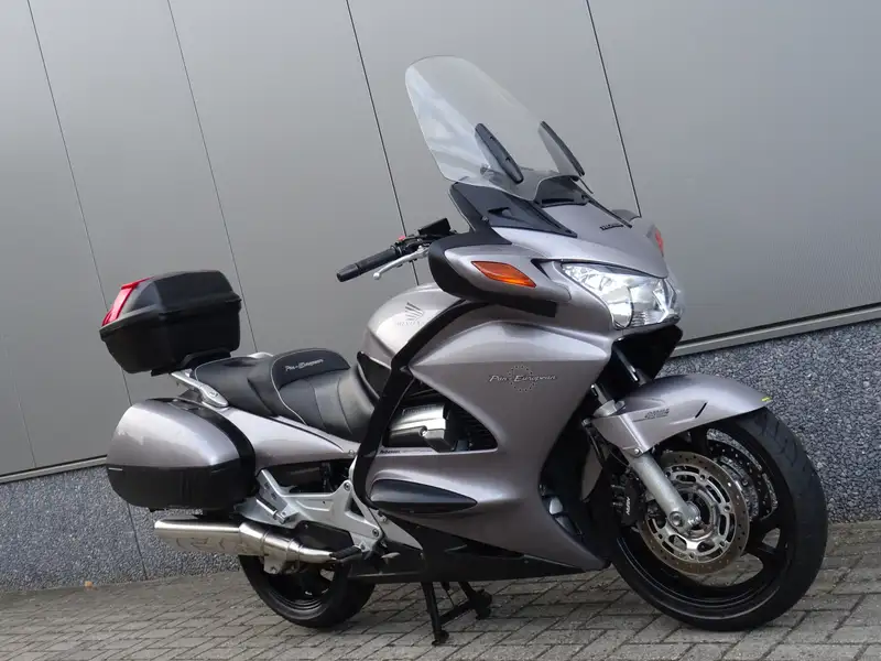Honda ST 1300 - foto 2