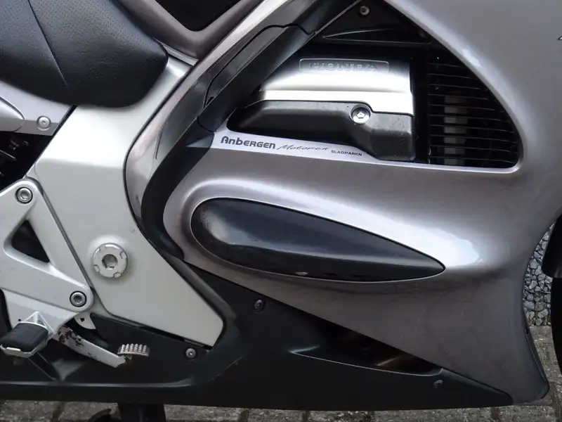 Honda ST 1300 - foto 4