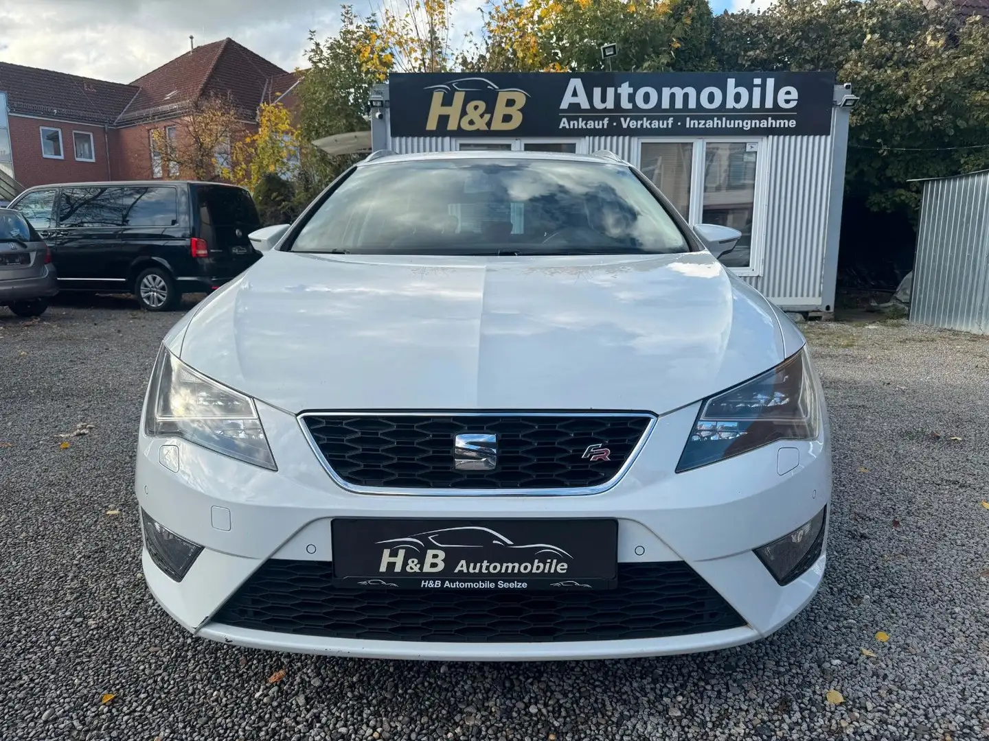 SEAT Leon ST 2.0 TDI FR*1HAND*KLIMA*PANO*SHZ*NAVI*PDC Weiß - 2