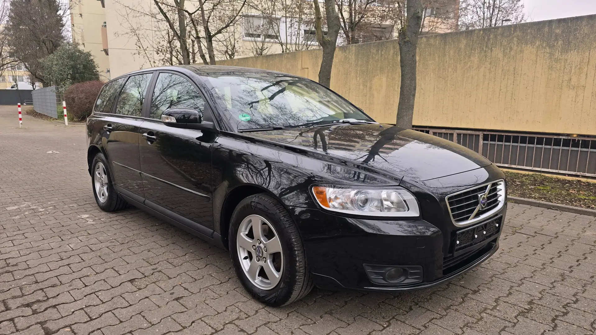 Volvo V50 1.8 Kinetic,Klima,Servo,TÜV 26,Alu,8-Fach, Schwarz - 1