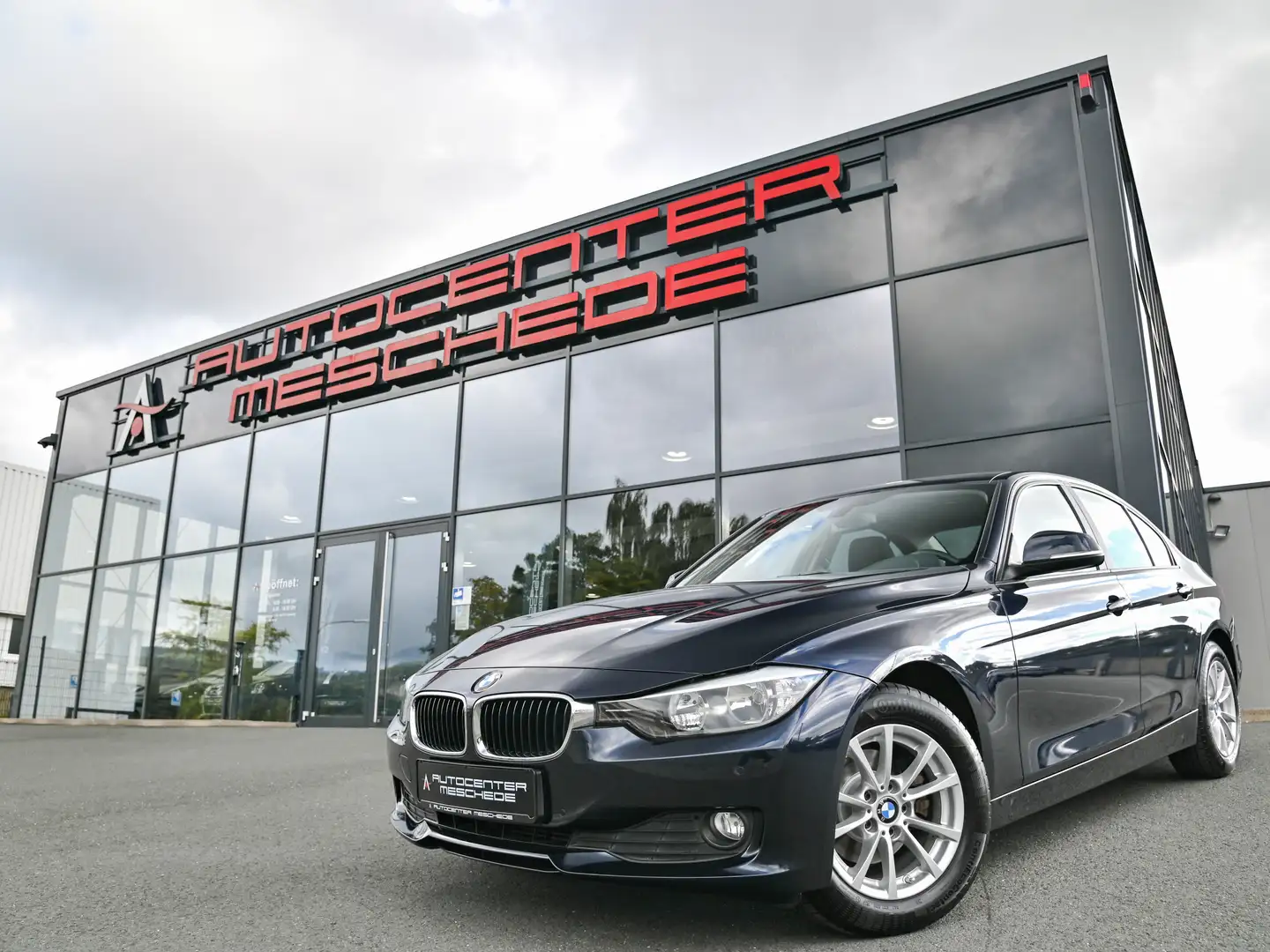 BMW 316 Lim. Navi* Sitzheizung* 16 Zoll* 1.Hand* Bleu - 1