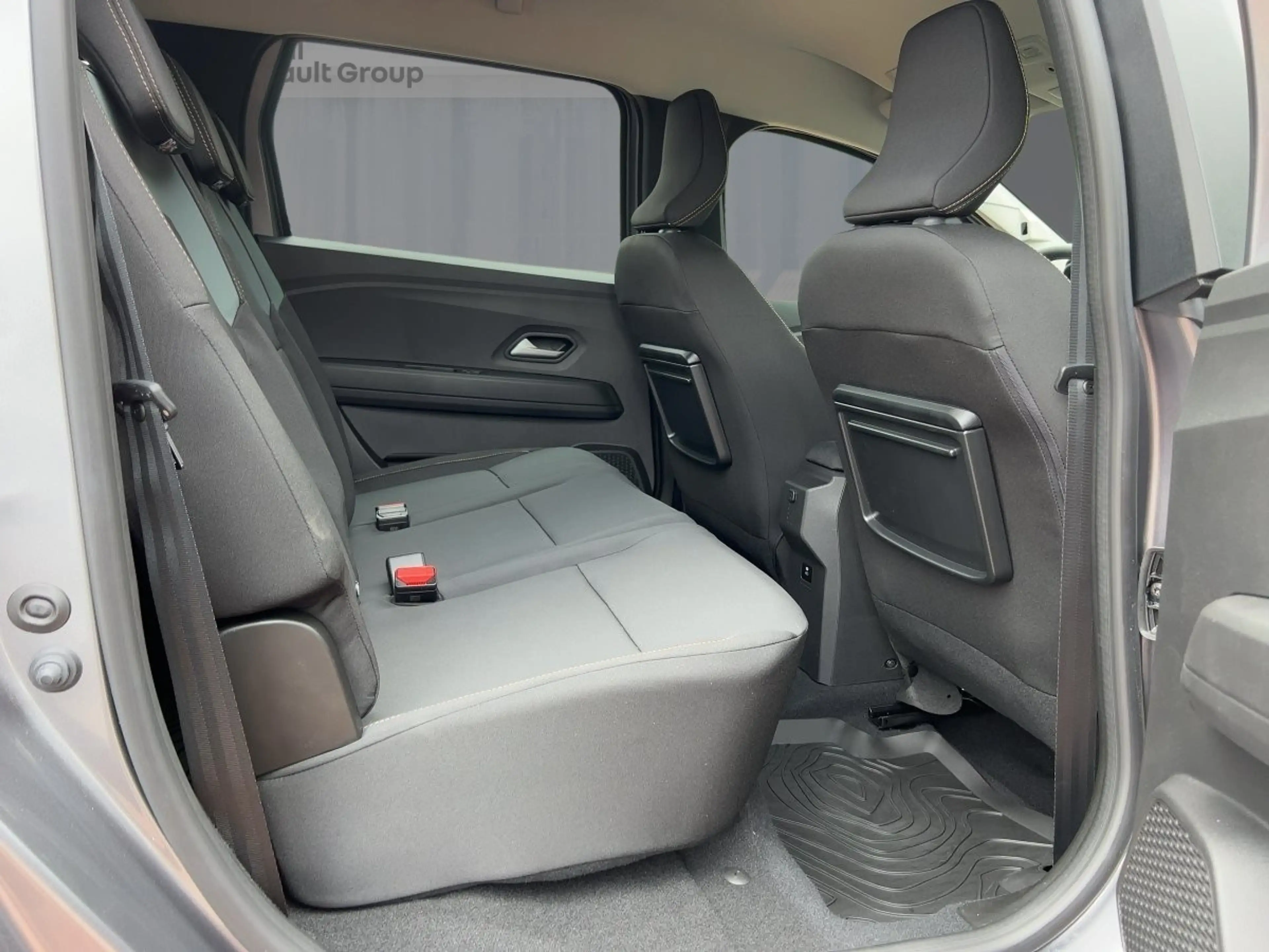 Dacia Jogger Extr TCe 110 7-Sitzer Apple CarPlay PDC — photo 9