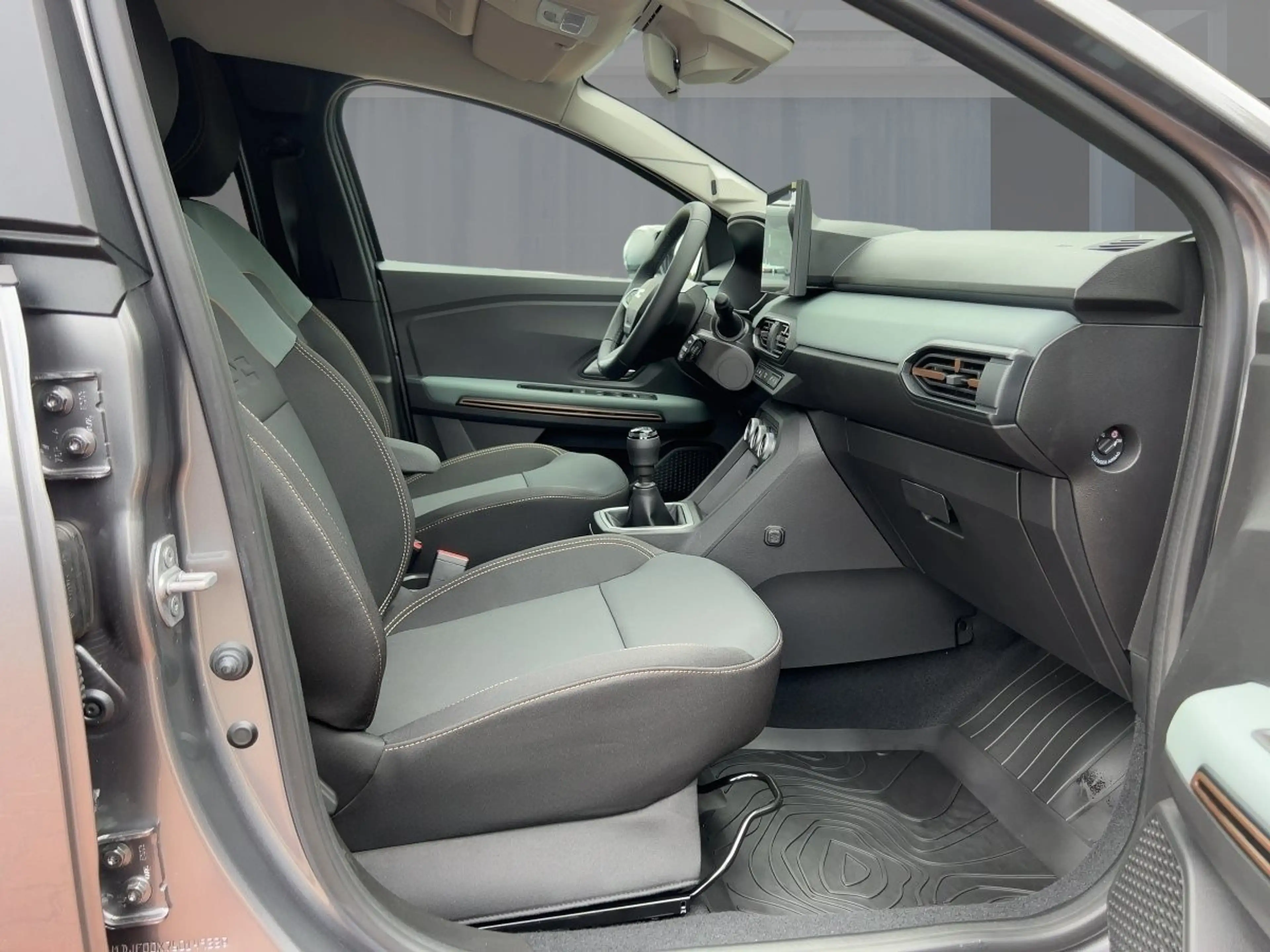 Dacia Jogger Extr TCe 110 7-Sitzer Apple CarPlay PDC — photo 8