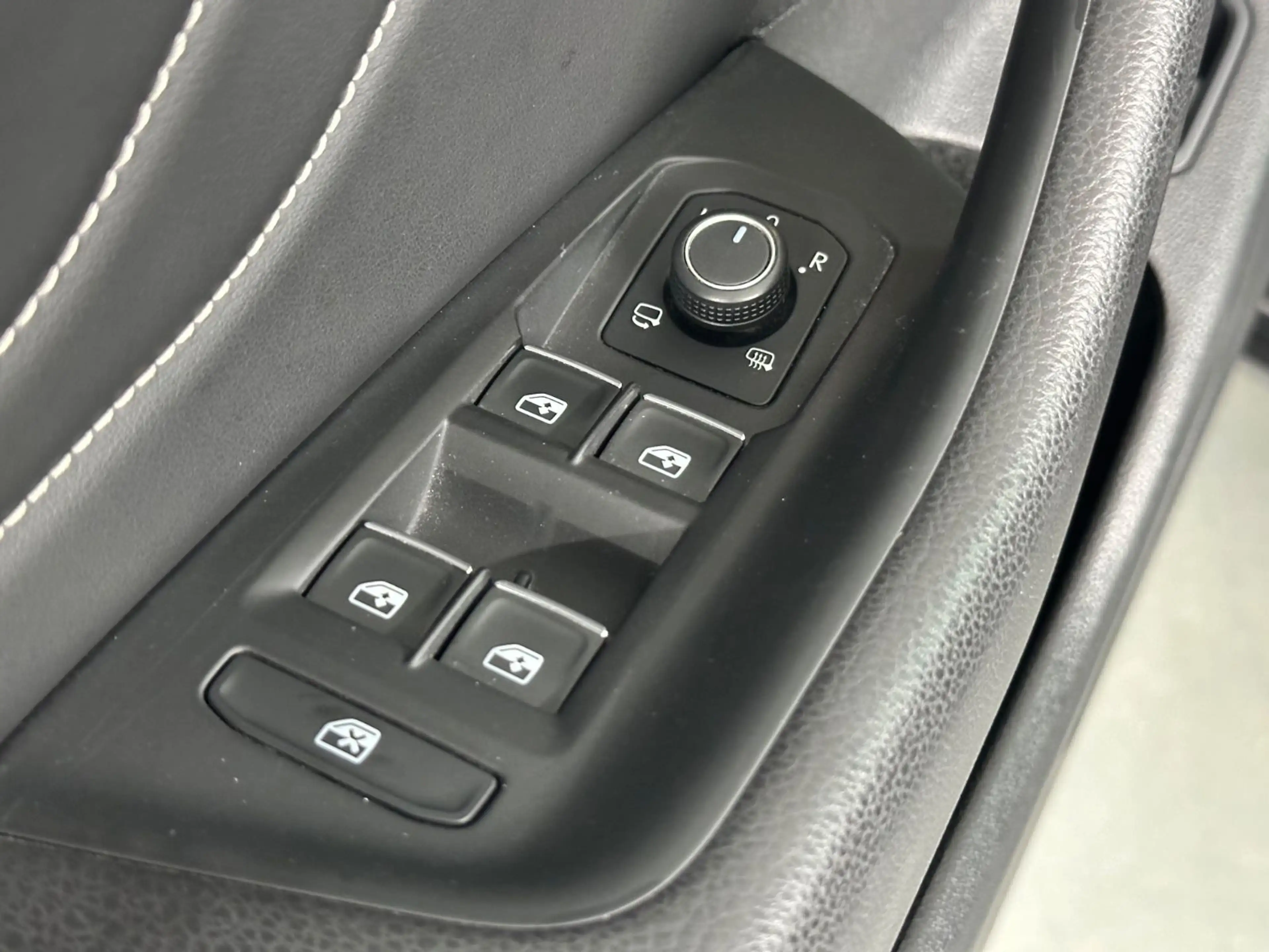 Volkswagen Passat Variant Passat GTE AHK DAB Business Paket ACC — photo 12