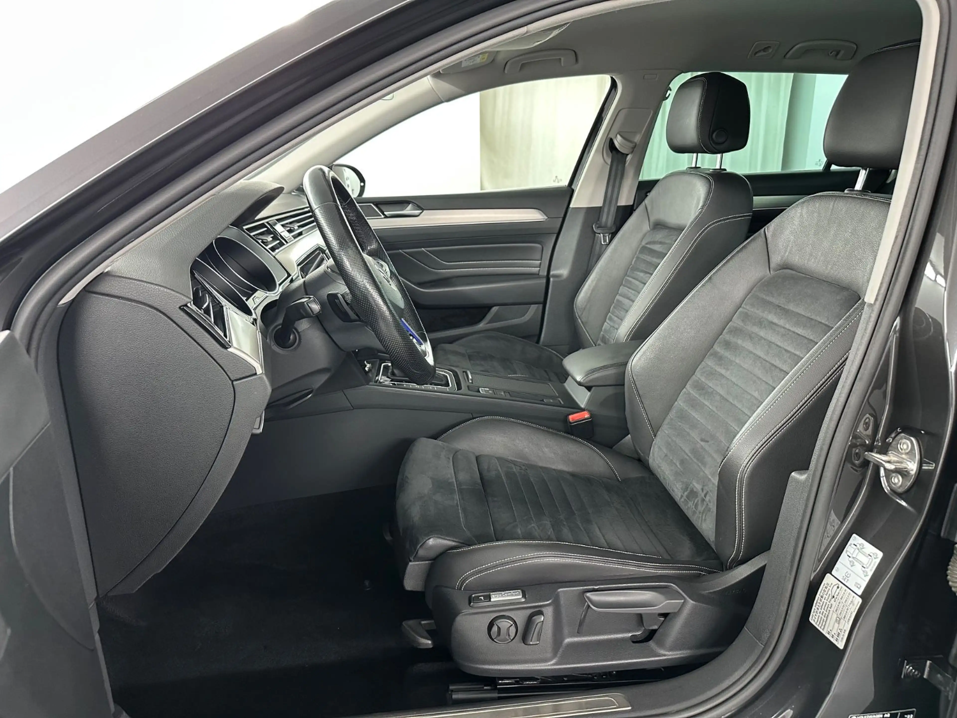 Volkswagen Passat Variant Passat GTE AHK DAB Business Paket ACC — photo 9