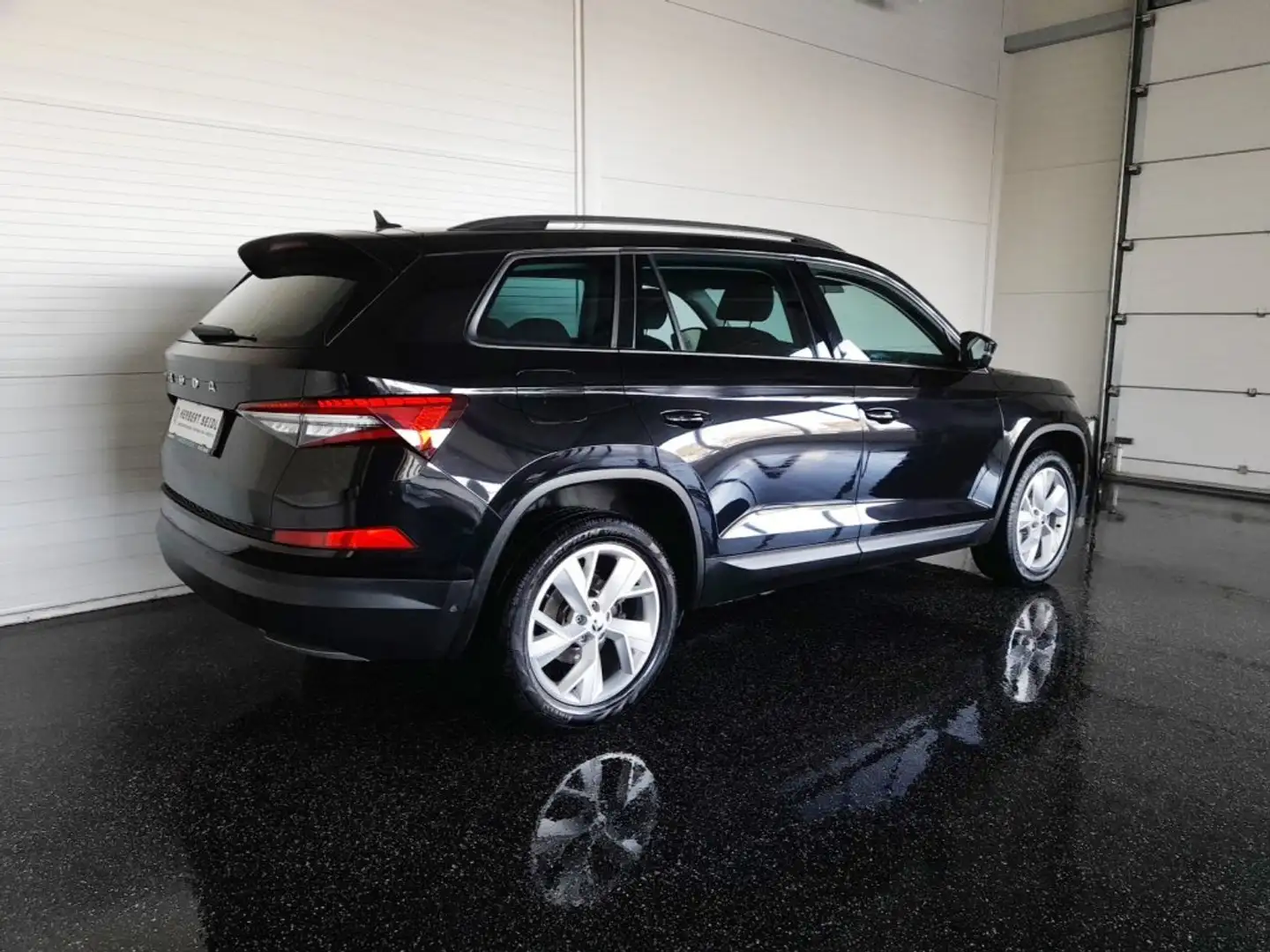 Skoda Kodiaq TOUR 2,0 TDI DSG *MATRIX-LED / 19 ZOLL / NAVI / ACC / E-KLAPPE / KEYLESS* Schwarz - 2