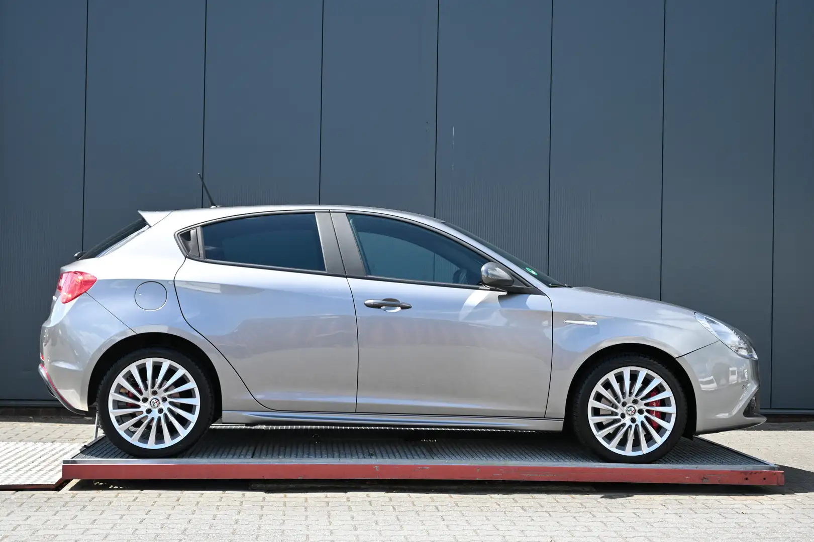 Alfa Romeo Giulietta 1.4 Turbo MultiAir Super automaat Grijs - 2