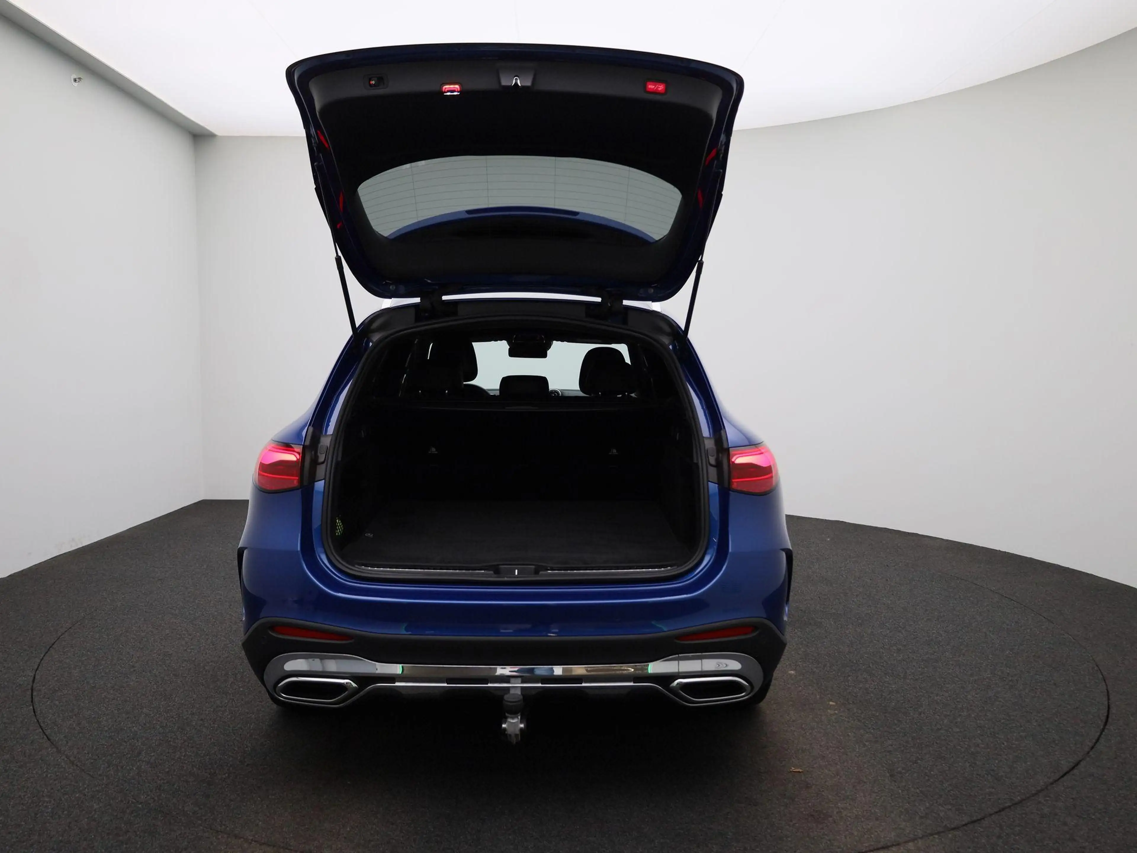 Mercedes-Benz GLC 300 300D + LICHTE VRACHT MOGELIJK + AMG LINE + TREKHAA — photo 11