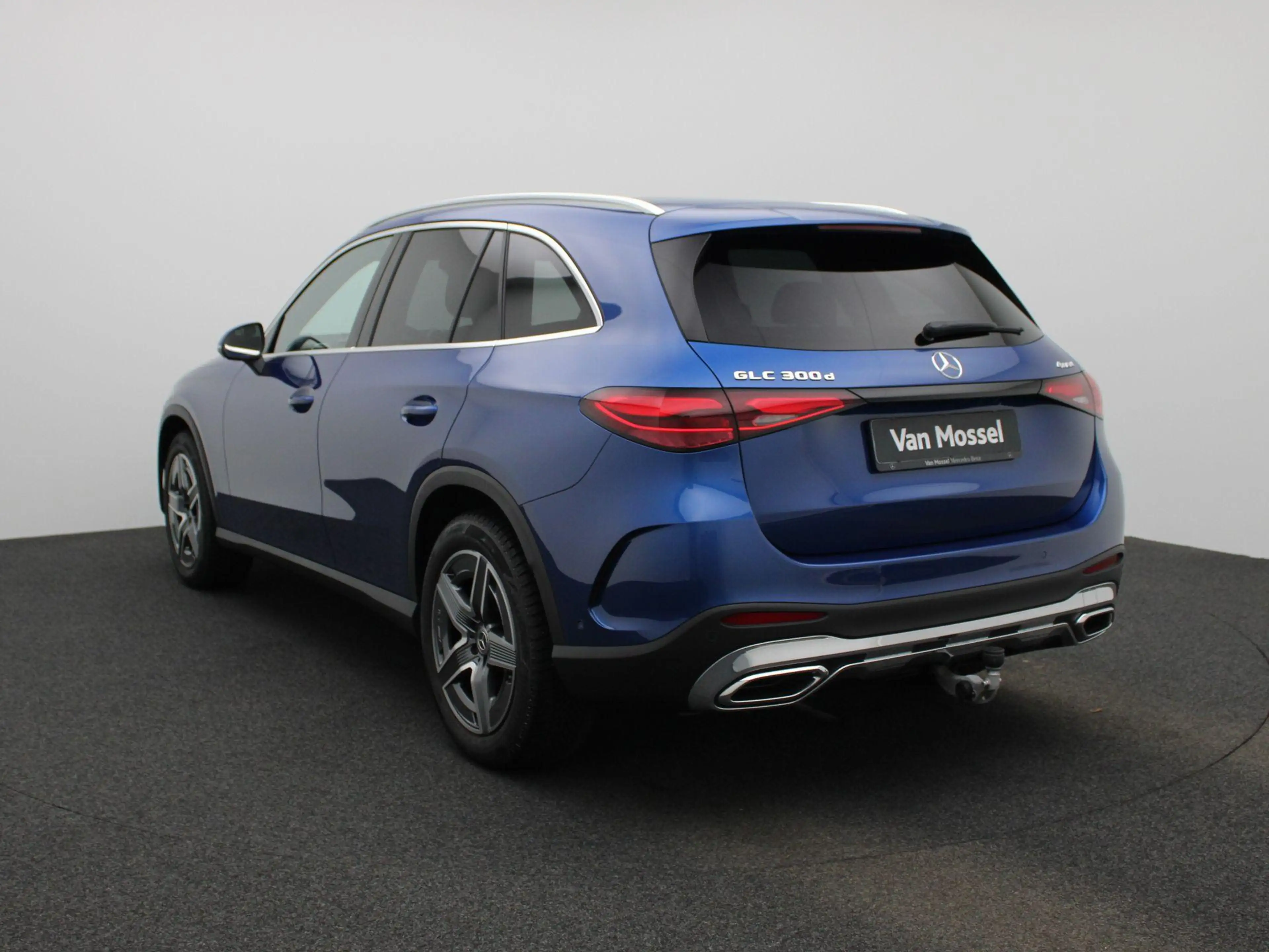 Mercedes-Benz GLC 300 300D + LICHTE VRACHT MOGELIJK + AMG LINE + TREKHAA — photo 2