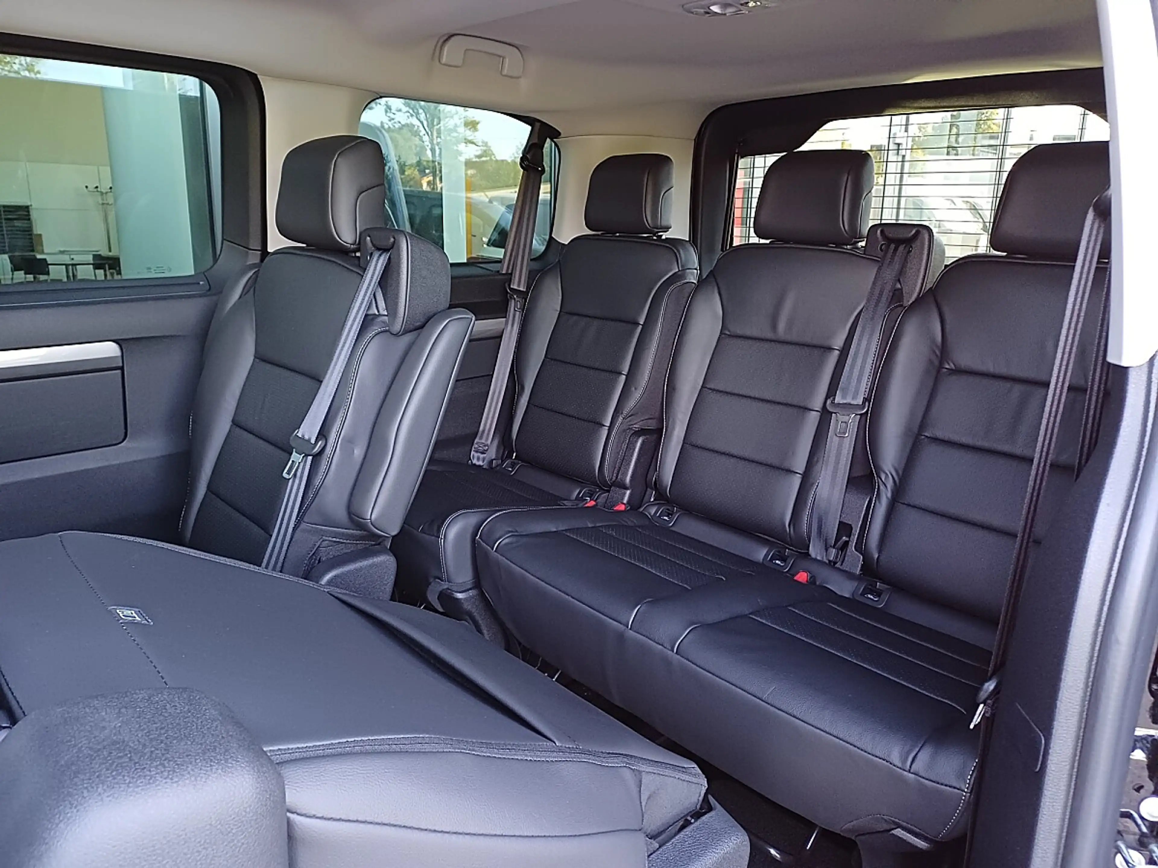 Peugeot Traveller Premium BlueHDi 180 Standard EAT8 — photo 14