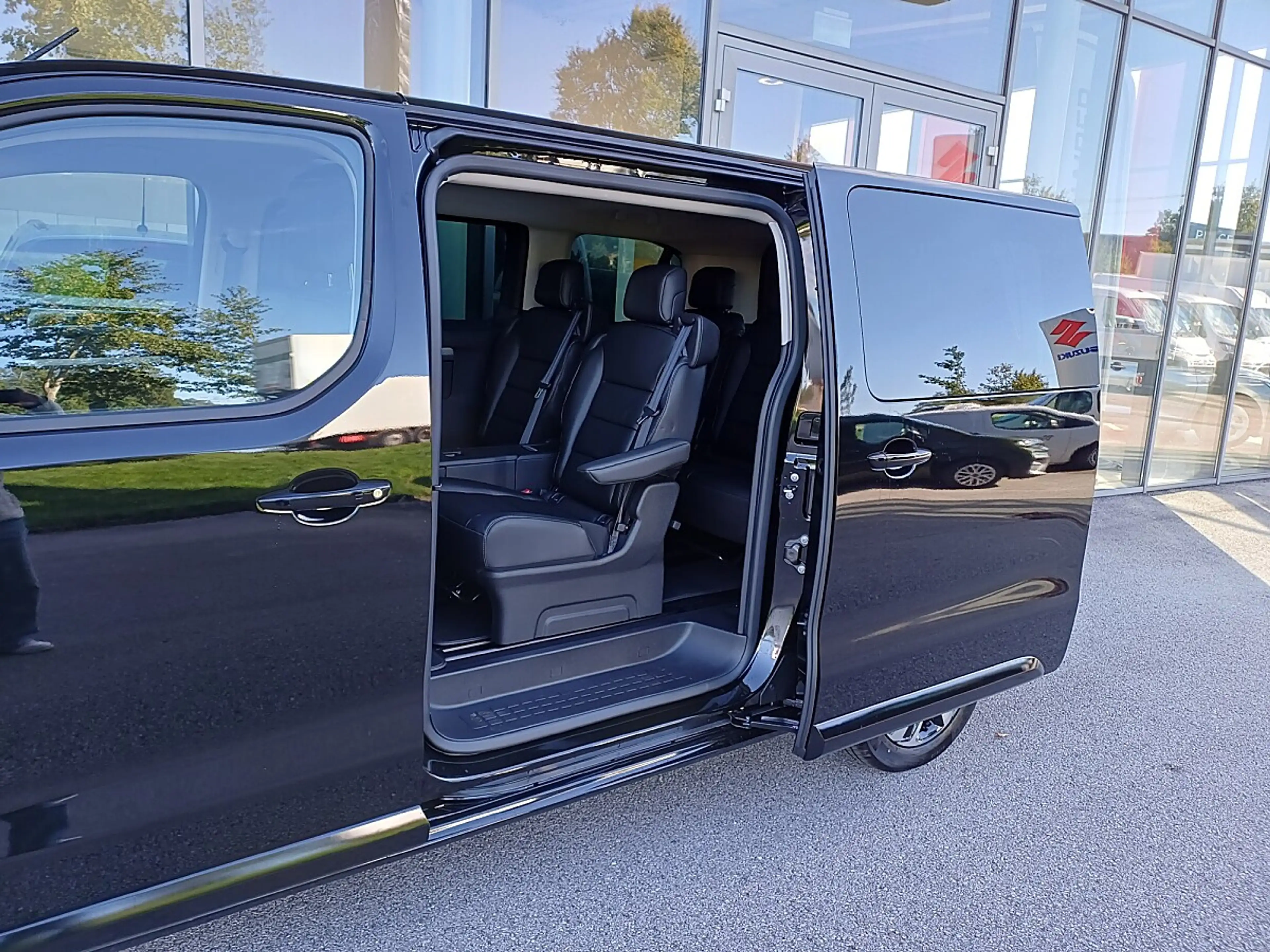 Peugeot Traveller Premium BlueHDi 180 Standard EAT8 — photo 8